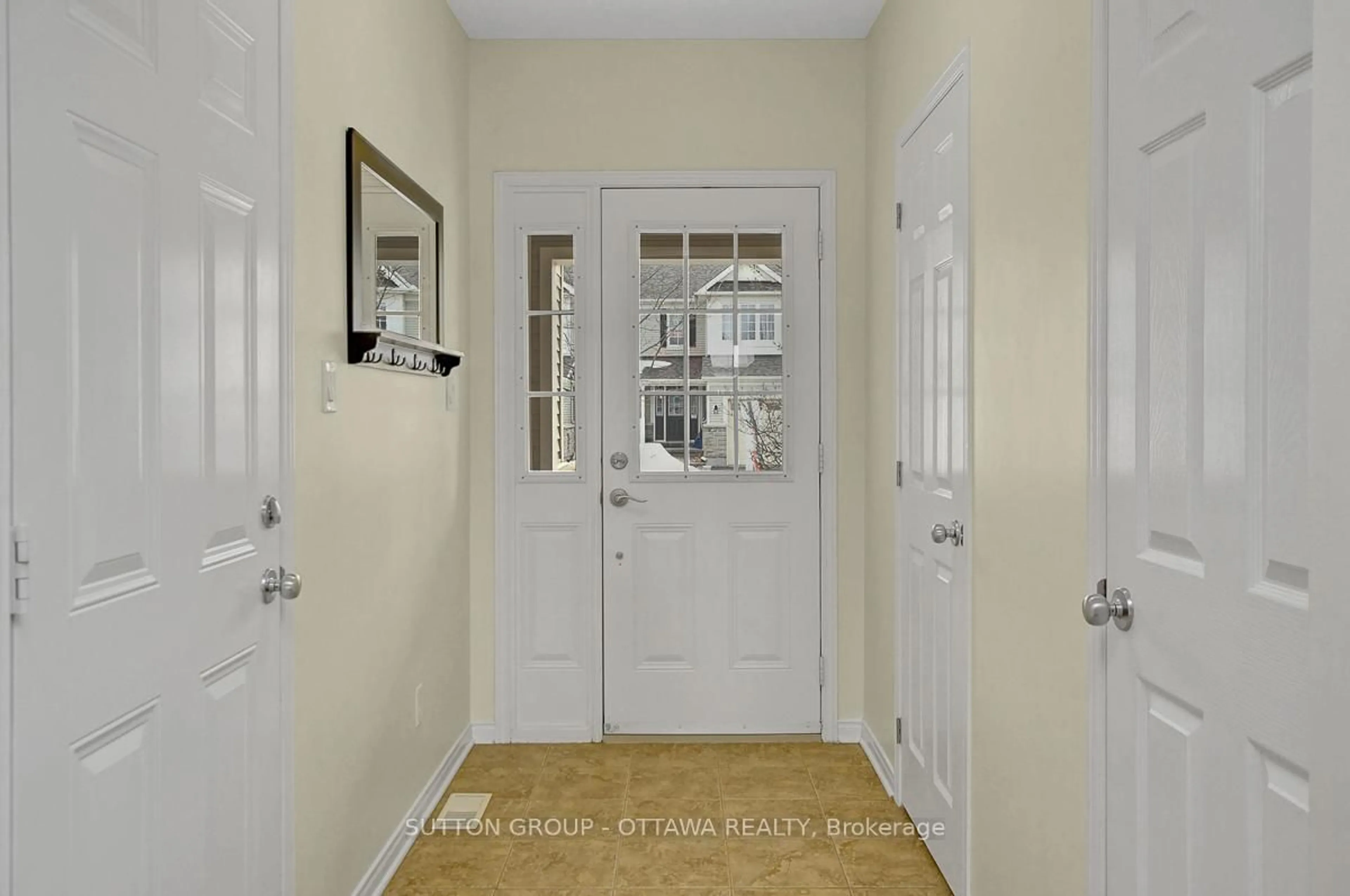 Indoor entryway for 124 Cedardown Private, Ottawa Ontario K2J 0W2