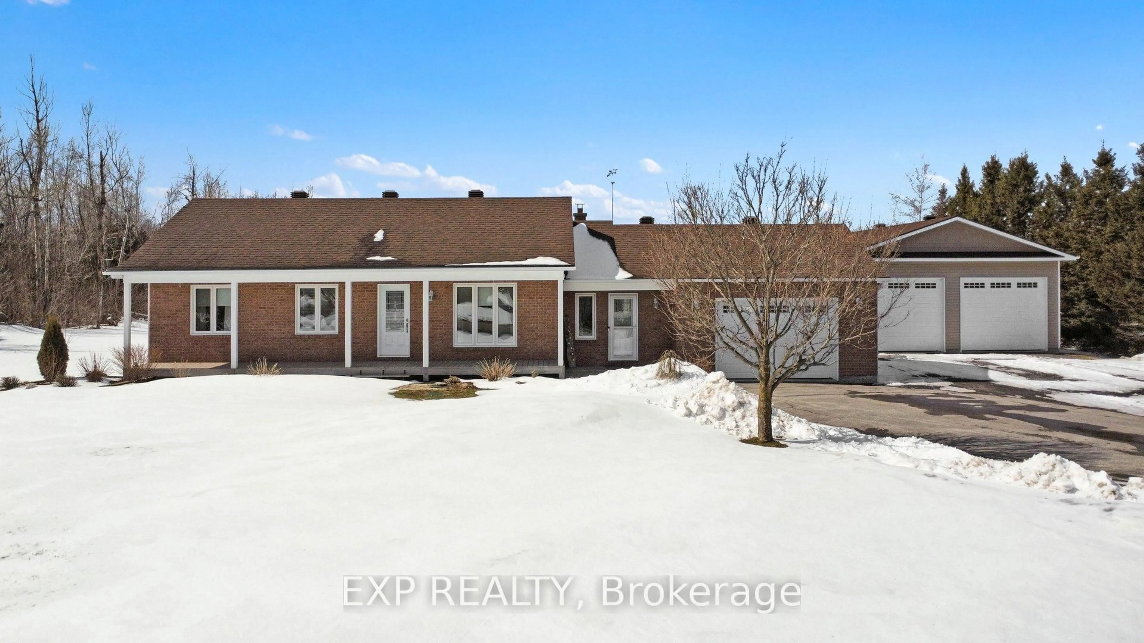 A pic from outside/outdoor area/front of a property/back of a property/a pic from drone, street for 3238 Drouin Rd, Clarence-Rockland Ontario K0A 2A0