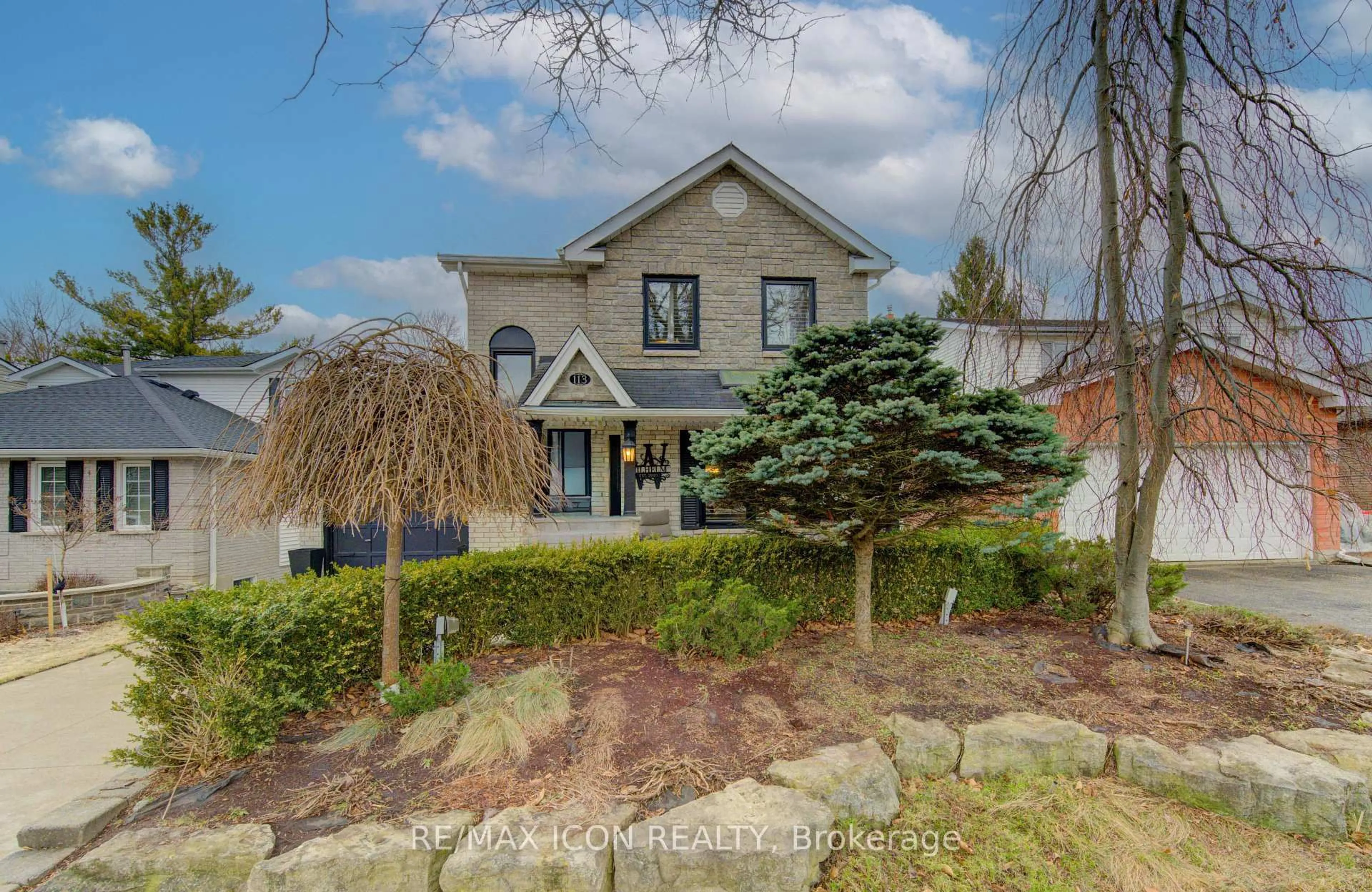 A pic from outside/outdoor area/front of a property/back of a property/a pic from drone, street for 113 Anvil St, Kitchener Ontario N2P 1Y1