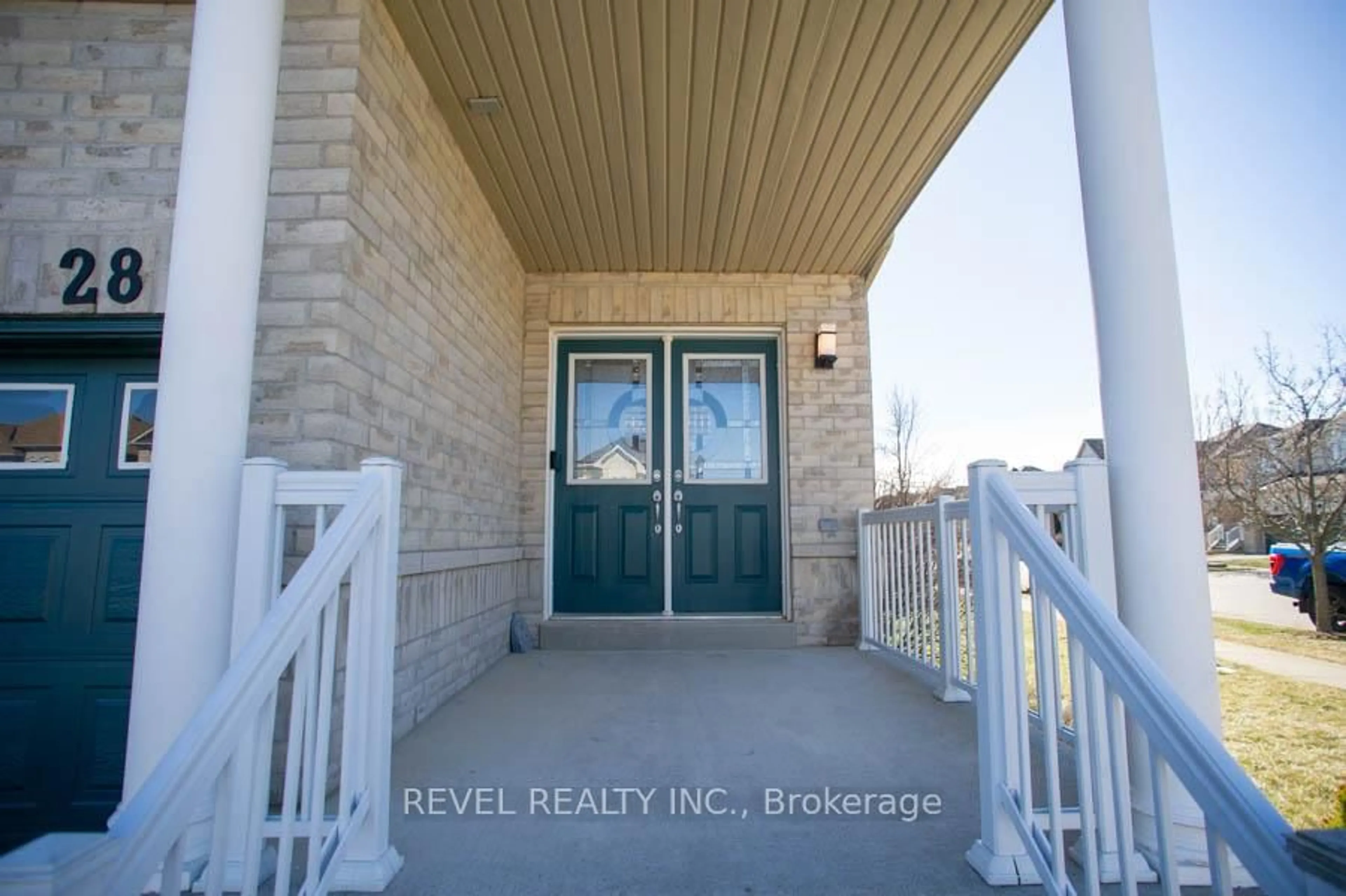 Indoor entryway for 28 Barrett Ave, Brantford Ontario N3S 0B5