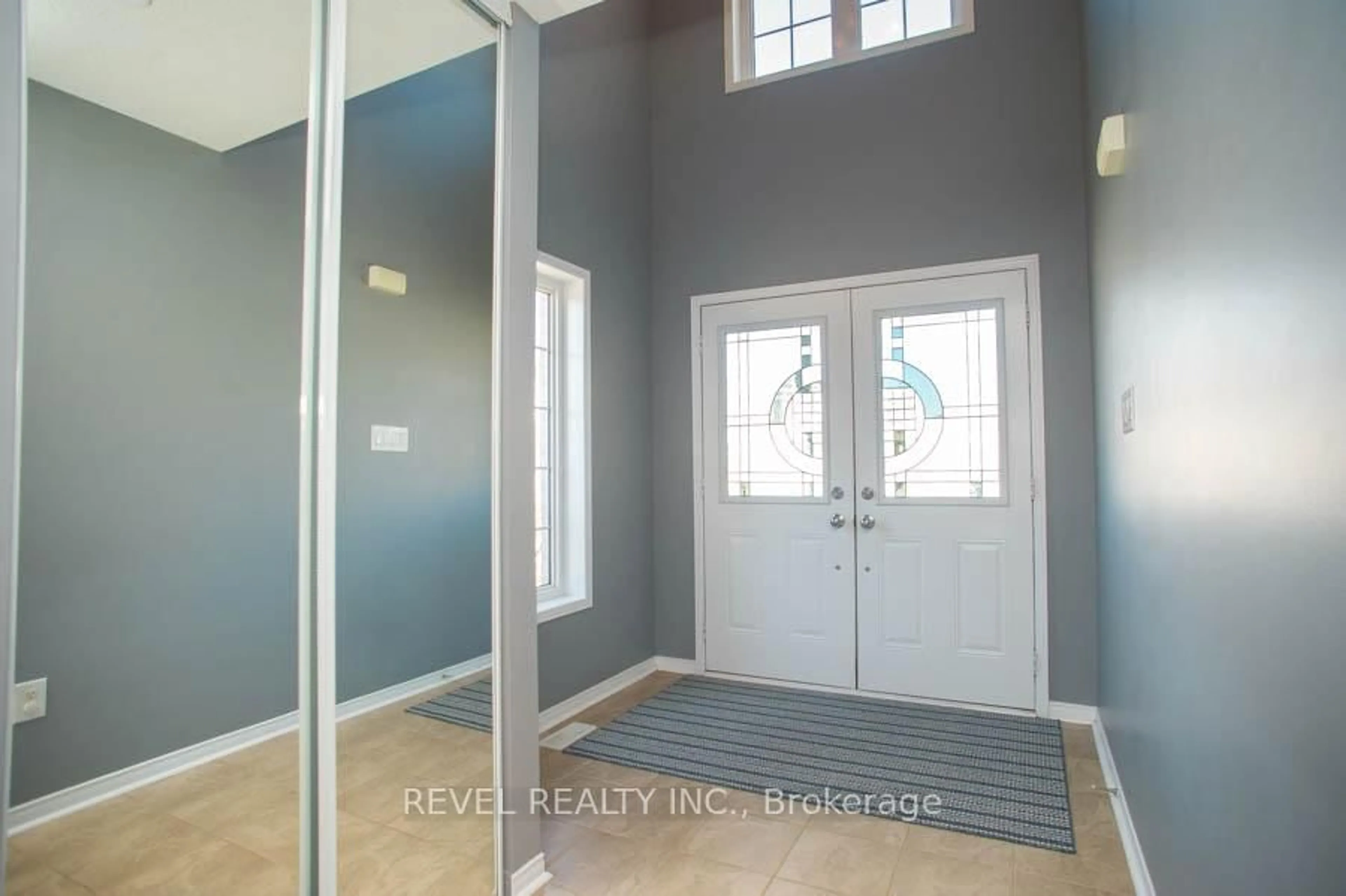 Indoor entryway for 28 Barrett Ave, Brantford Ontario N3S 0B5