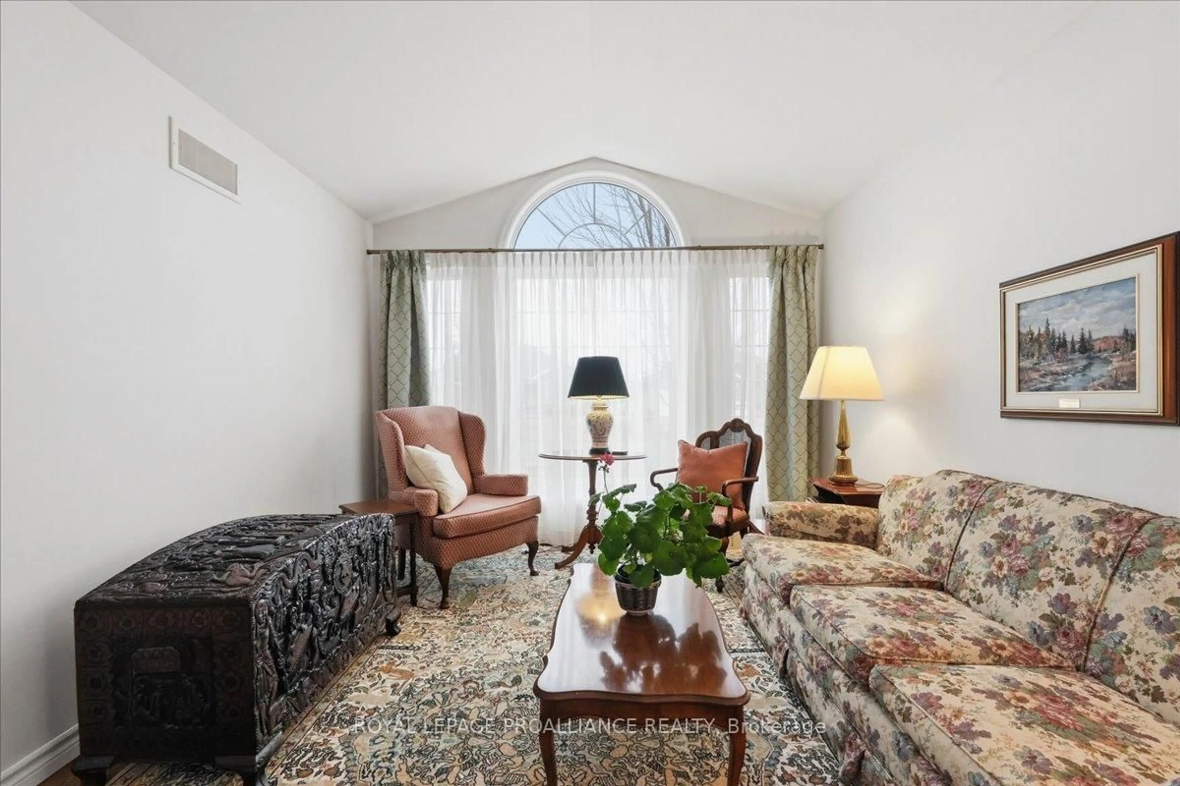 Living room with furniture, carpet floor for 12 Chelsea Cres, Belleville Ontario K8N 4Z5