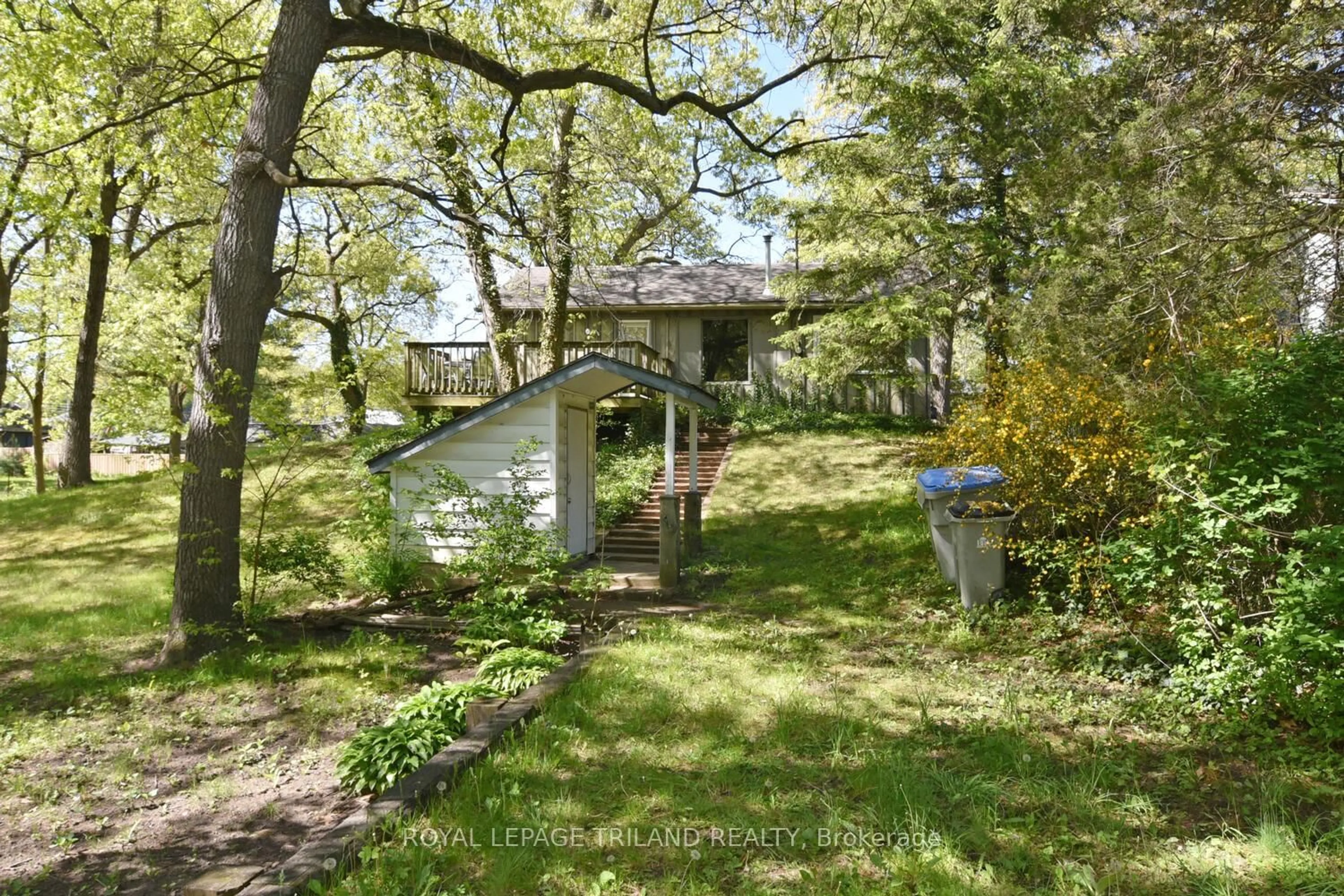 Patio, unknown for 10111 Herbert St, Lambton Shores Ontario N0M 2L0