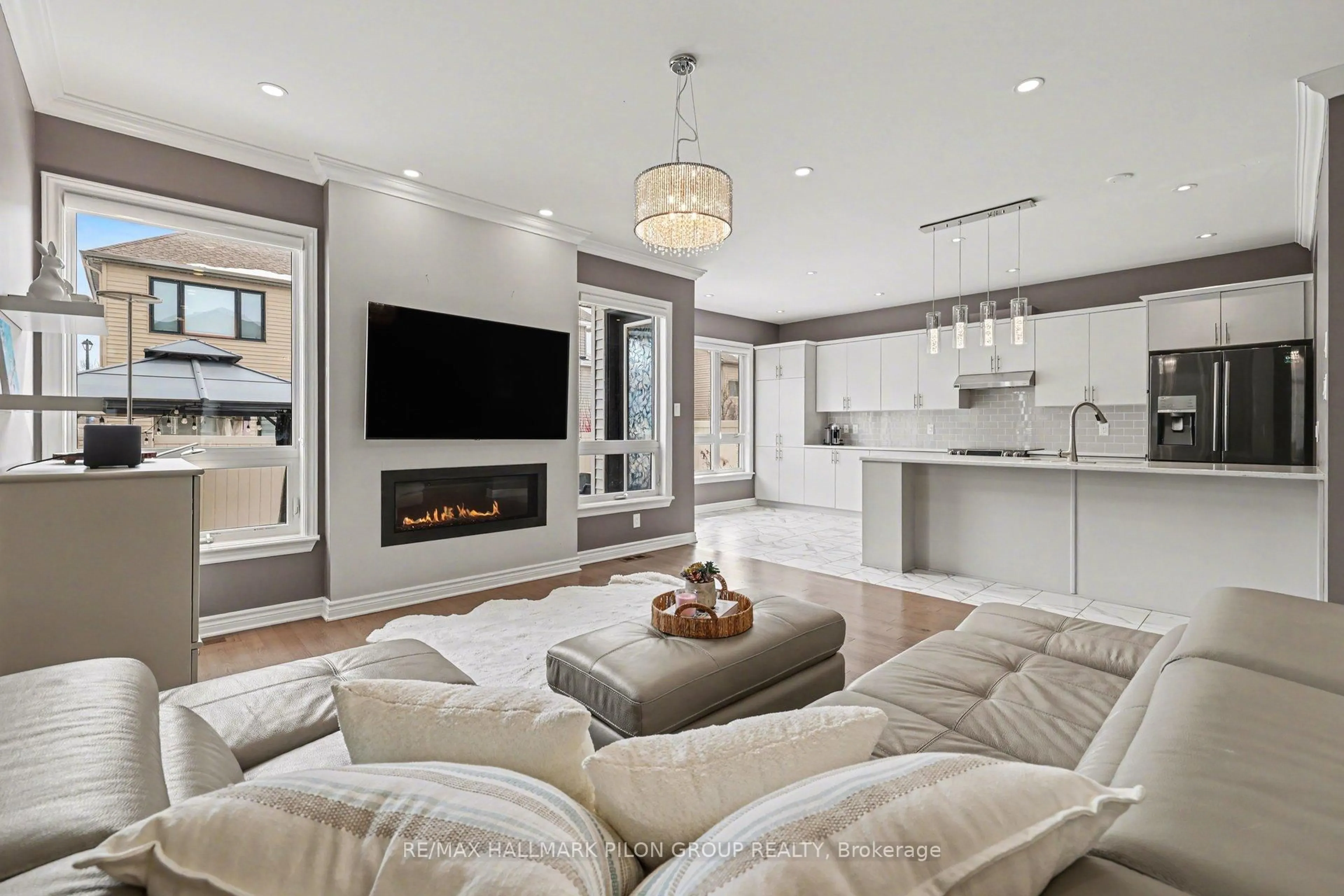 Living room with furniture, unknown for 266 Shinleaf Cres, Ottawa Ontario K1W 0J2