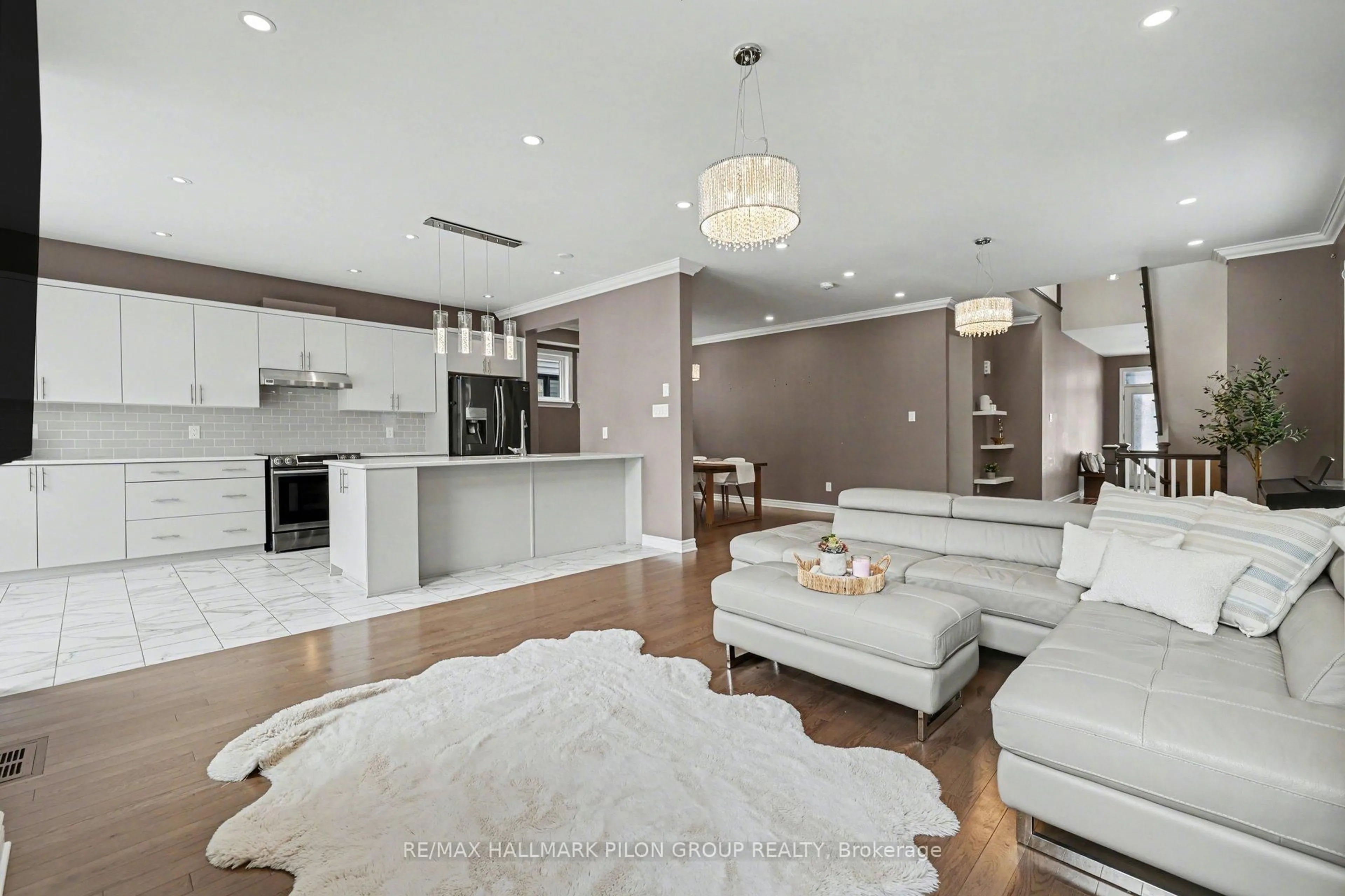 Living room with furniture, unknown for 266 Shinleaf Cres, Ottawa Ontario K1W 0J2