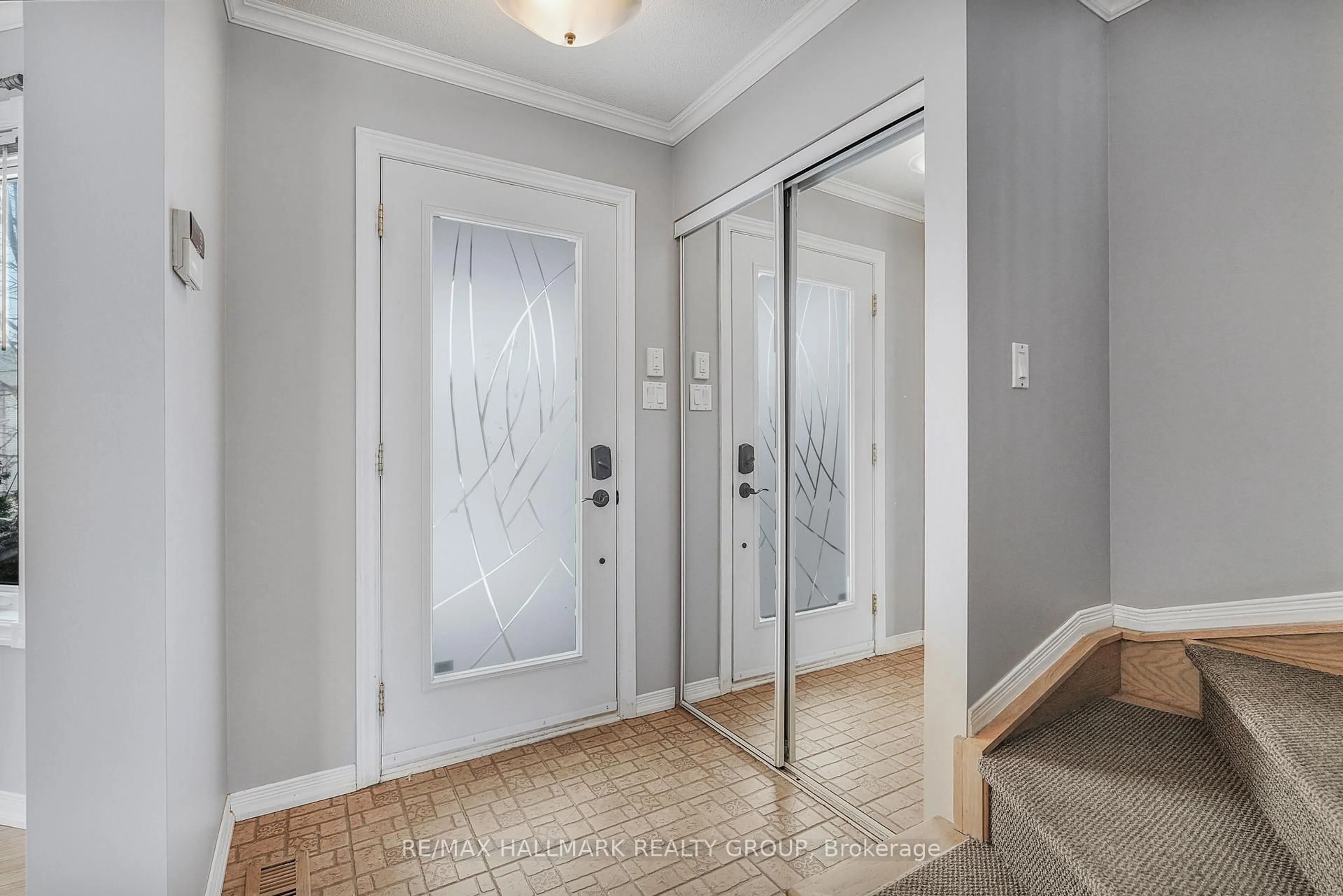 Indoor entryway for 1802 PATRICIA St, Clarence-Rockland Ontario K4K 1T4