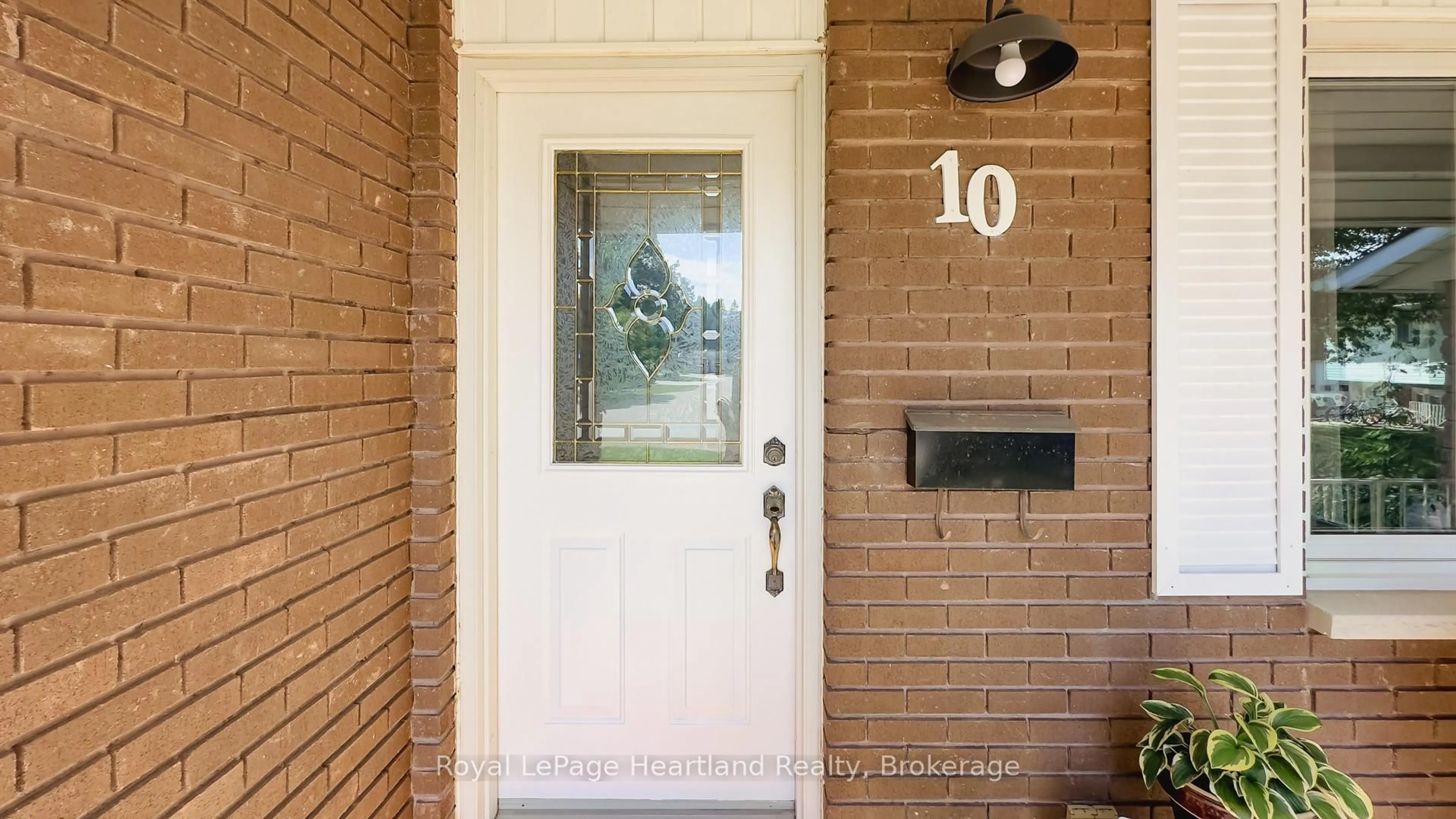 Indoor entryway for 10 Bissett Crt, Goderich Ontario N7A 3X8