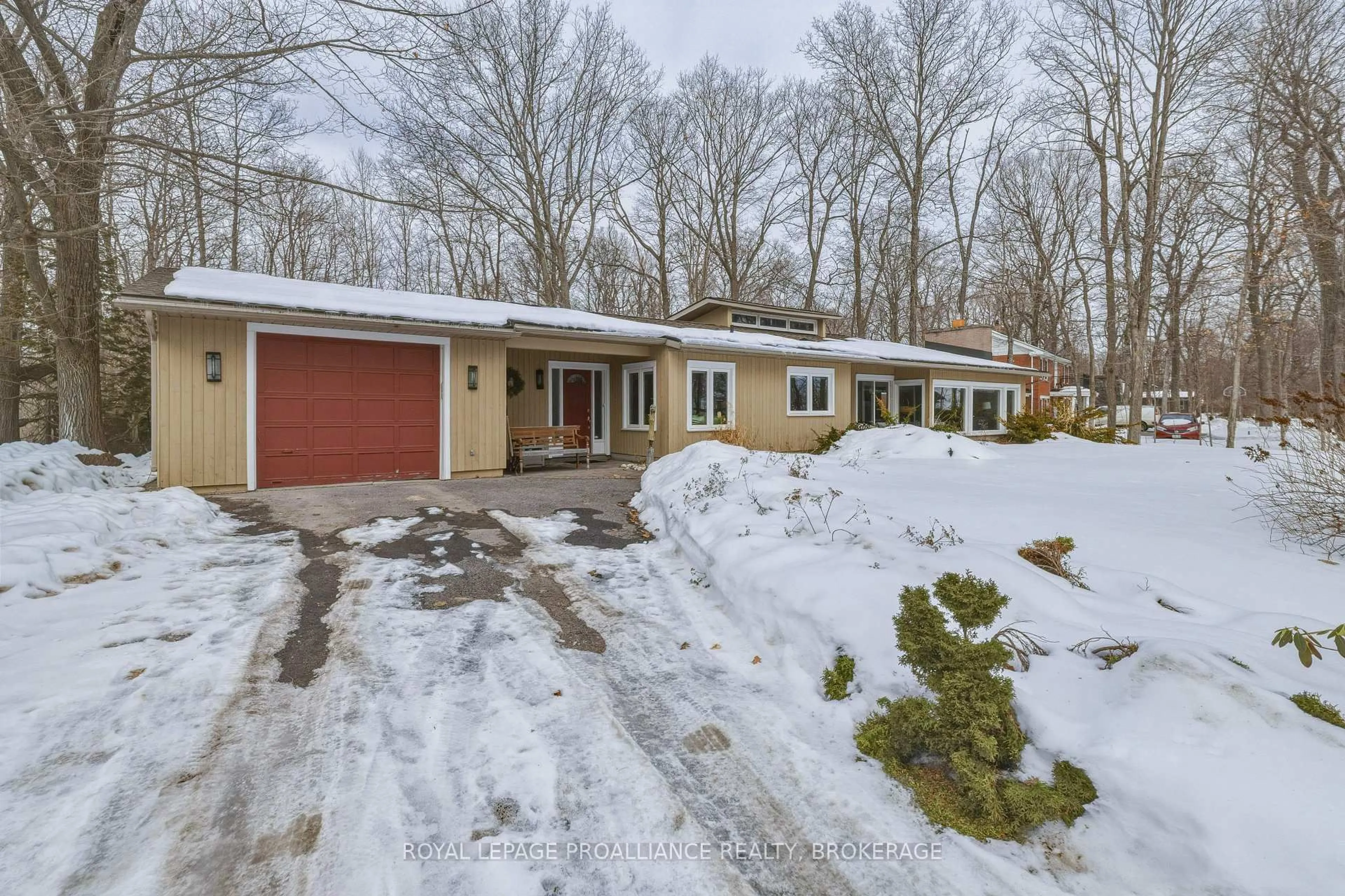 A pic from outside/outdoor area/front of a property/back of a property/a pic from drone, street for 27 Riverside Dr, Kingston Ontario K7L 4V1