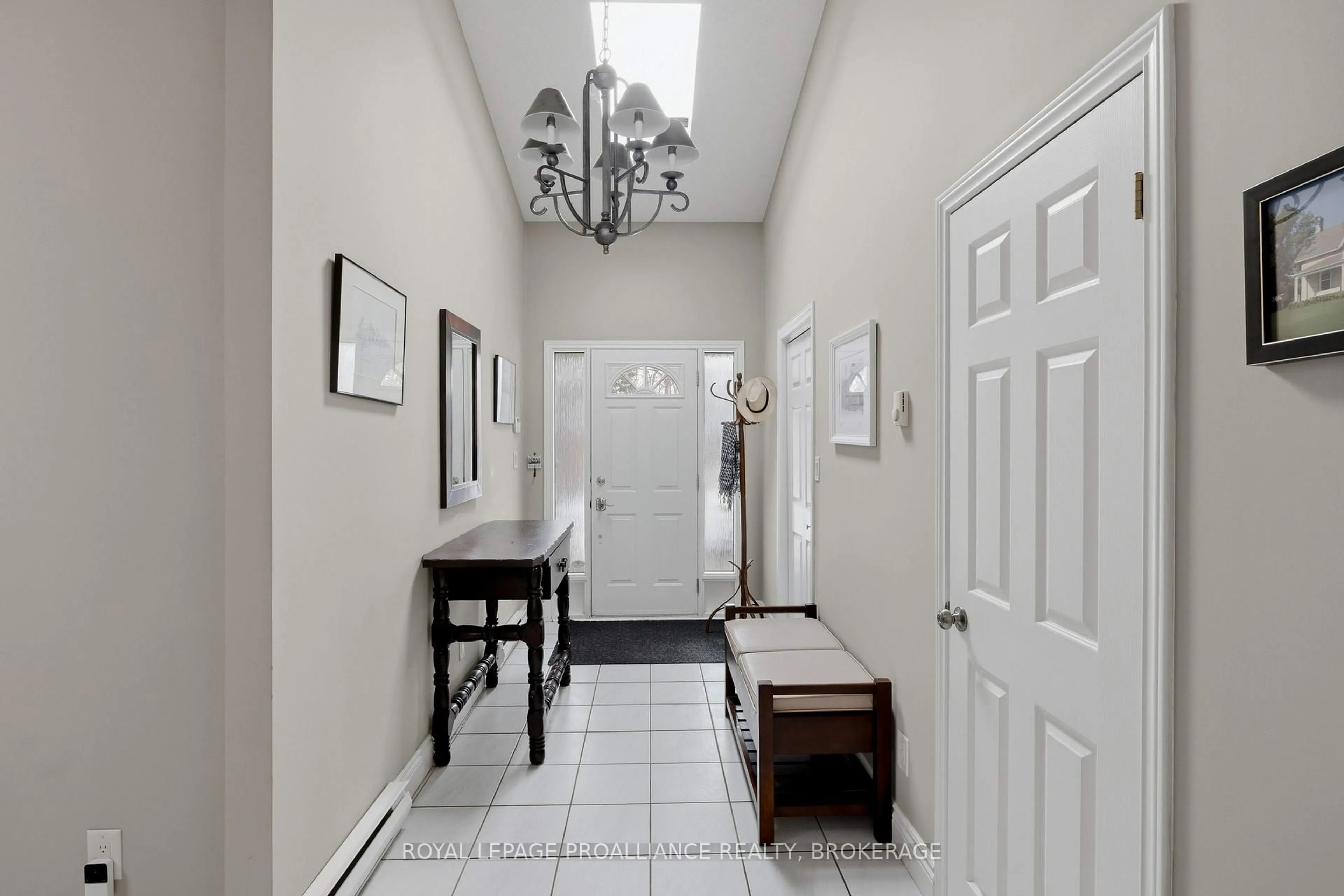 Indoor entryway for 27 Riverside Dr, Kingston Ontario K7L 4V1