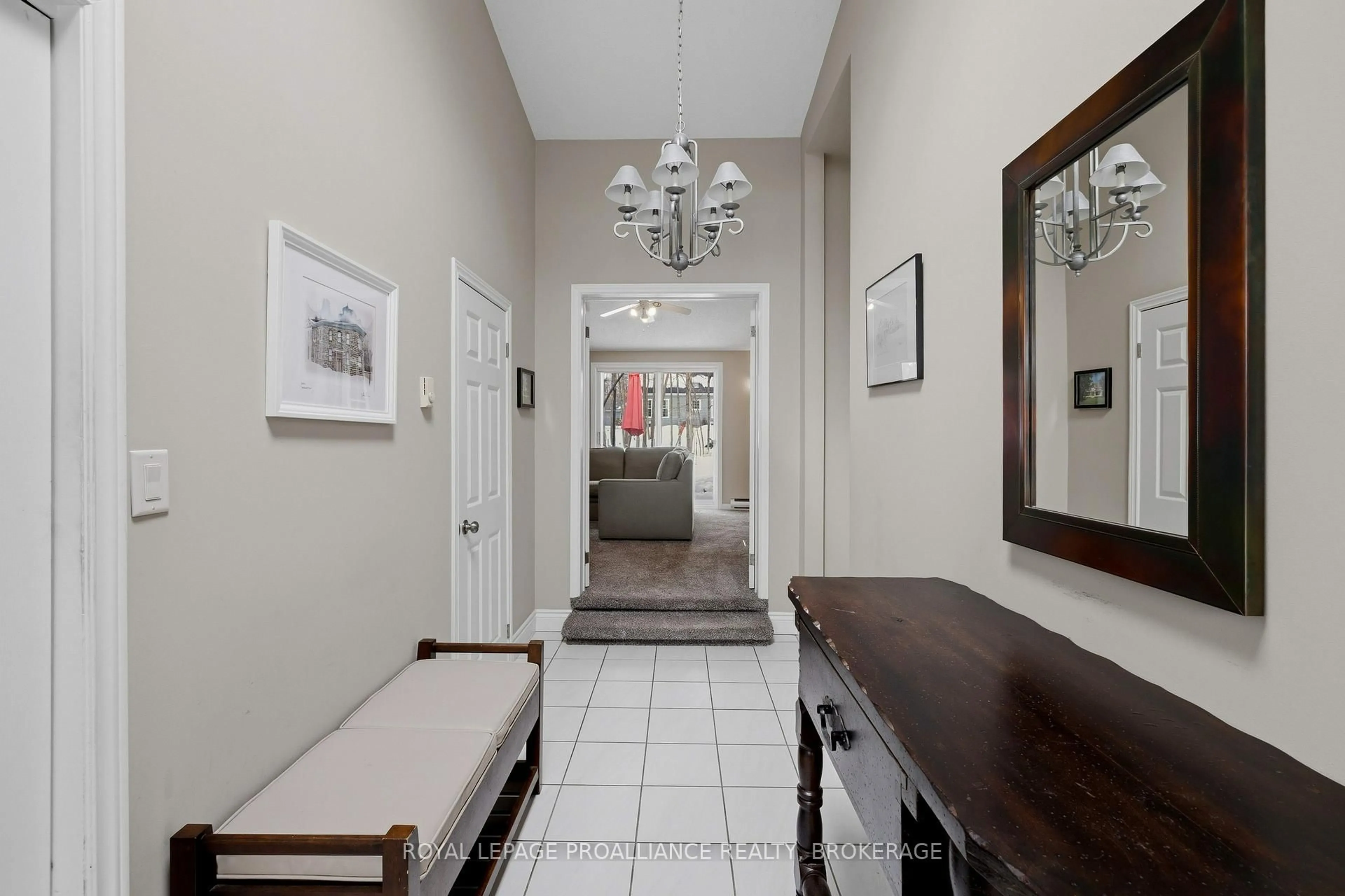 Indoor foyer for 27 Riverside Dr, Kingston Ontario K7L 4V1