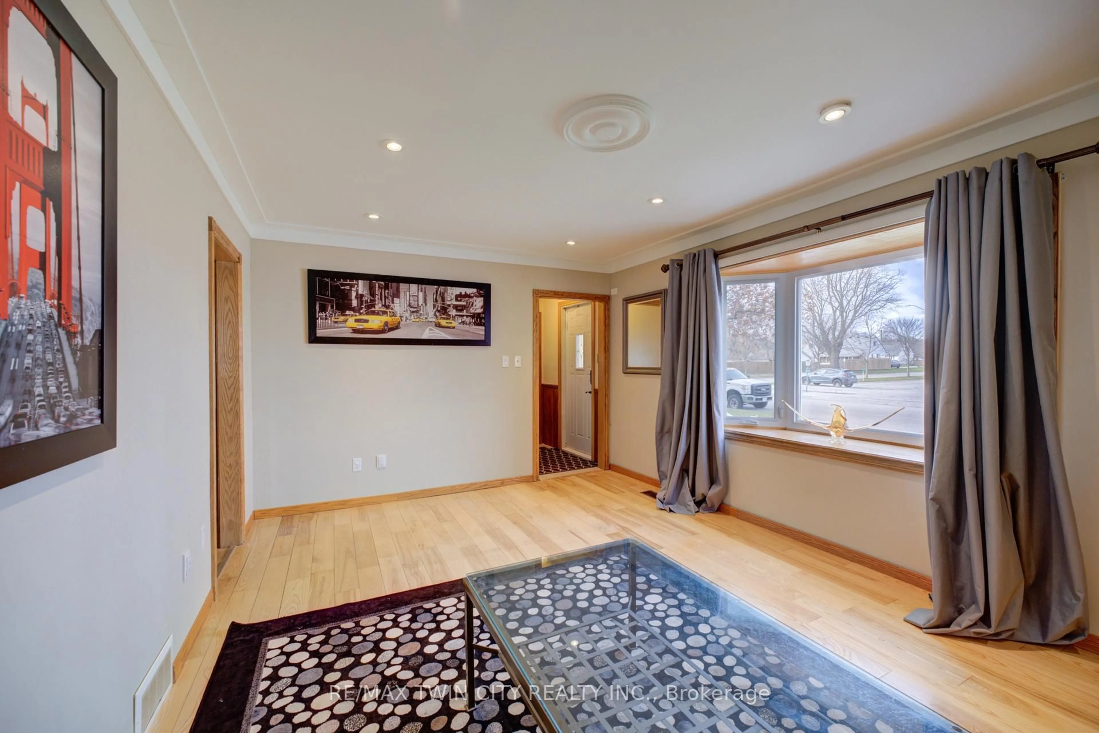 Unknown for 37 Frank St, Brantford Ontario N3T 5E1