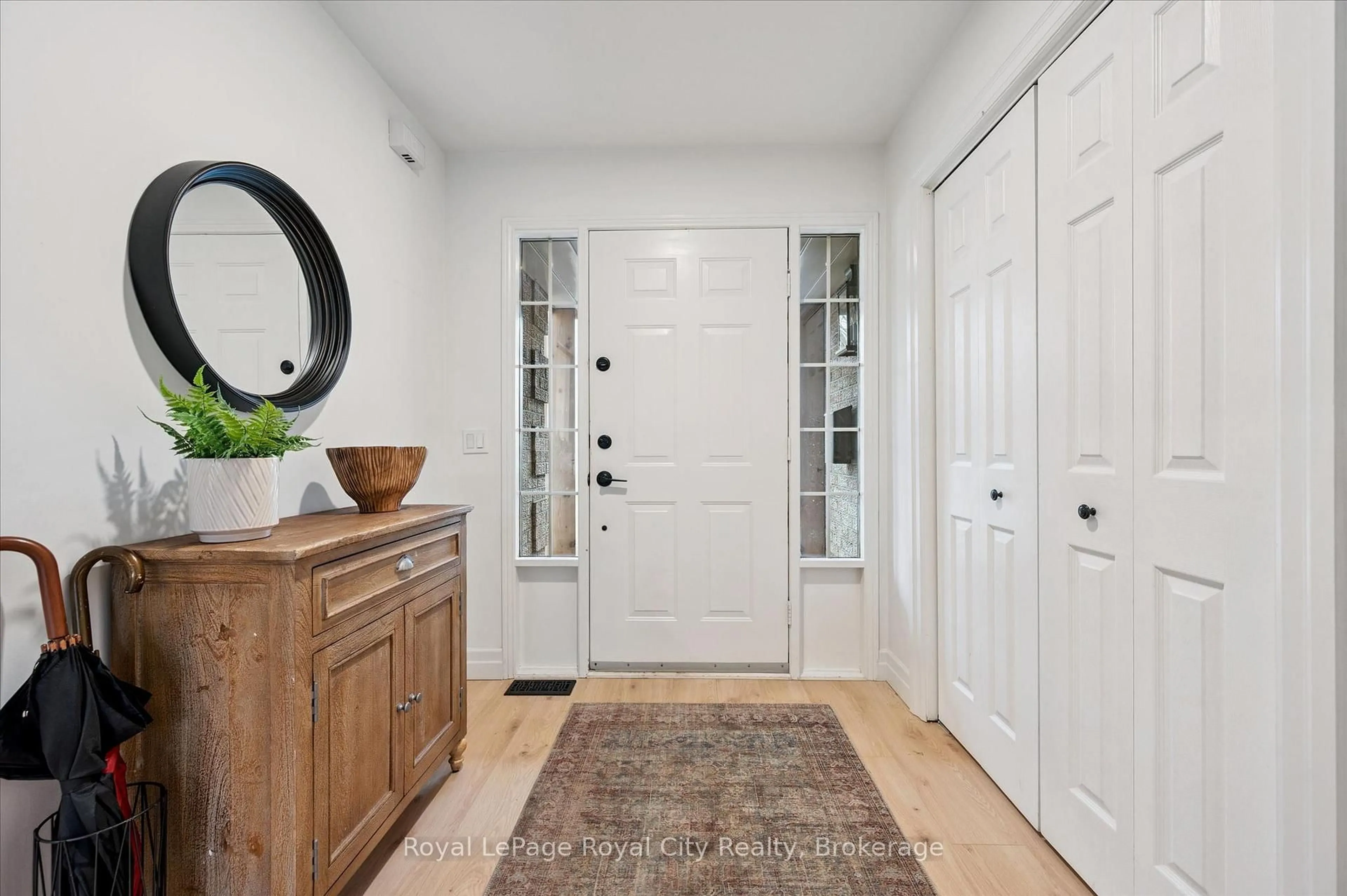 Indoor entryway for 14 Wood Duck Crt, Guelph Ontario N1C 1B1