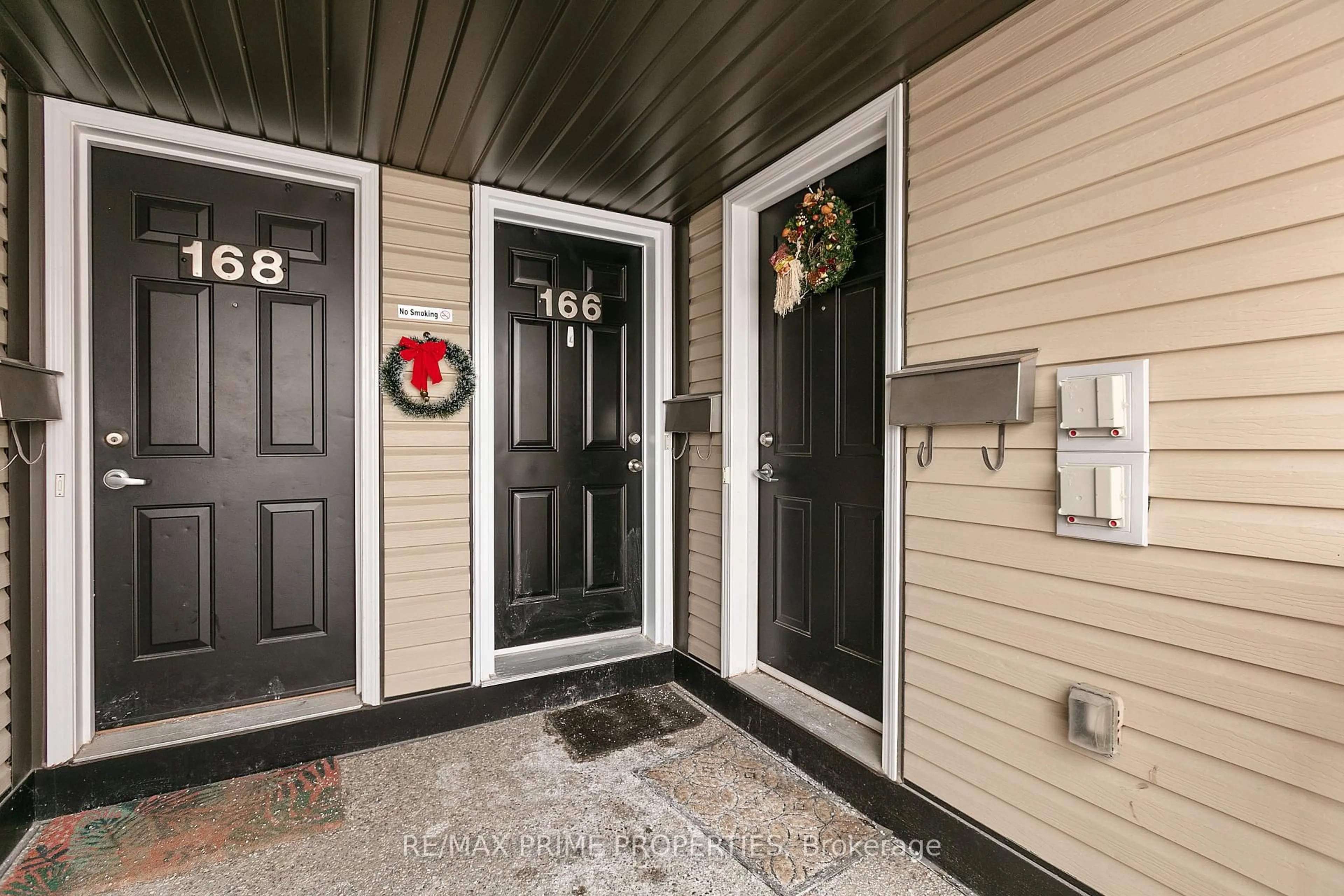 Indoor entryway for 166 Bluestone Private, Ottawa Ontario K4A 0X7