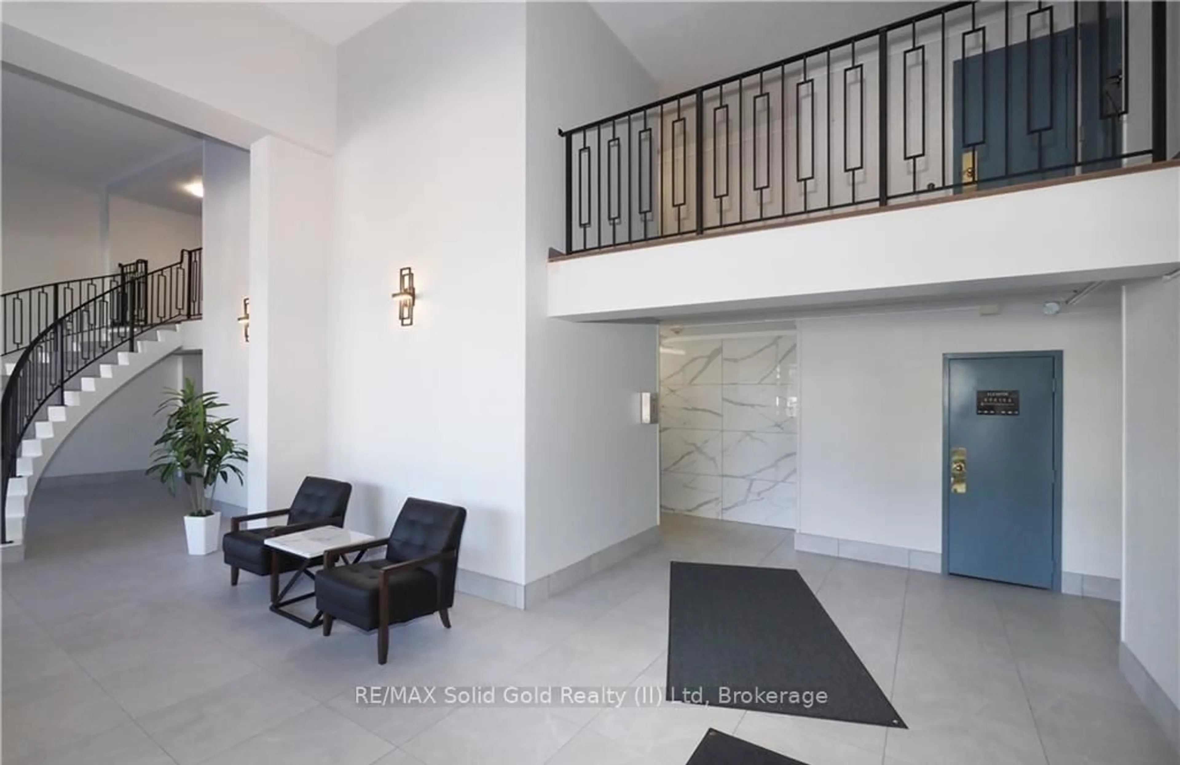Indoor foyer for 24 Midland Dr #105, Kitchener Ontario N2A 2A8