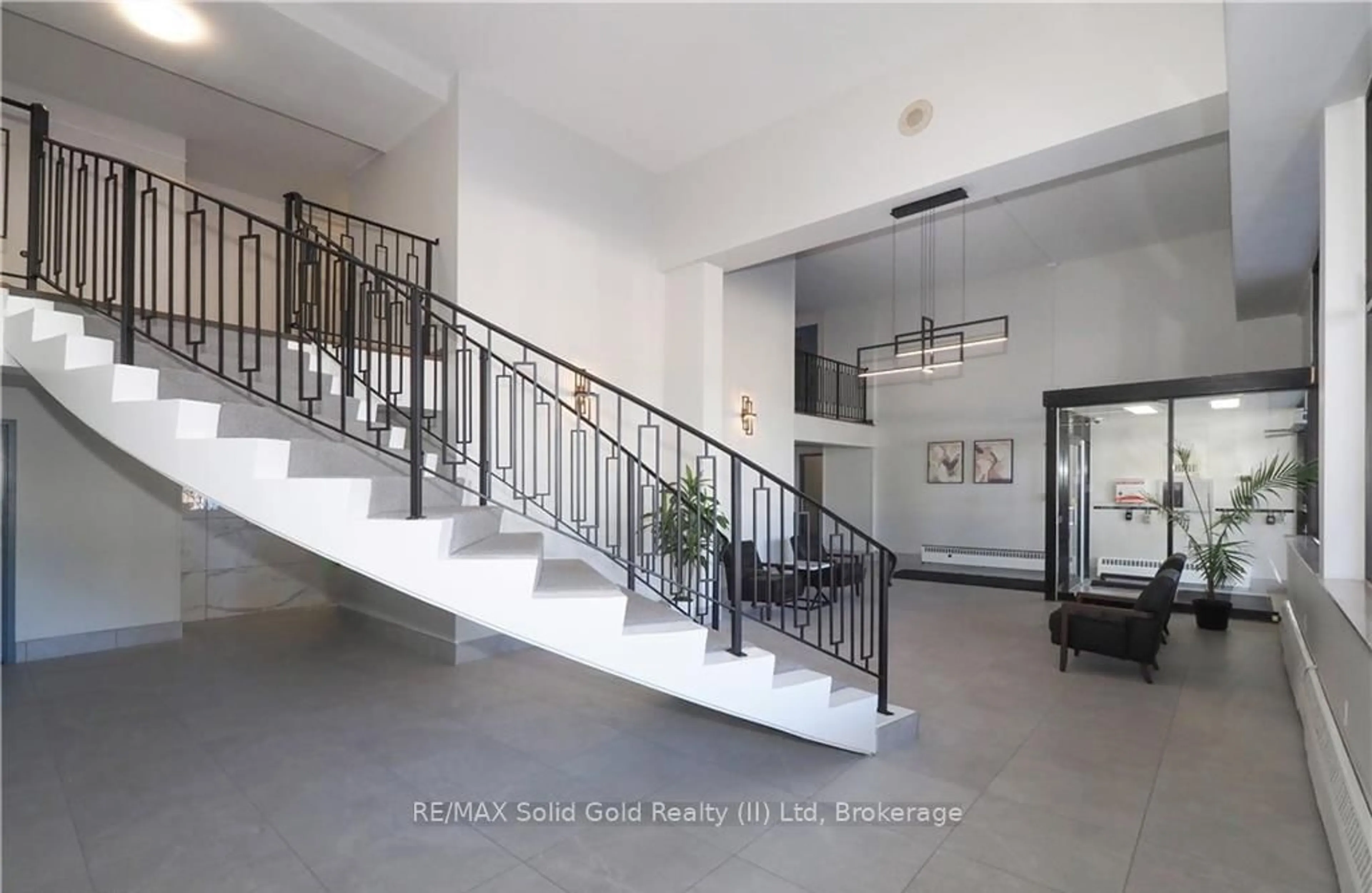 Indoor foyer for 24 Midland Dr #105, Kitchener Ontario N2A 2A8