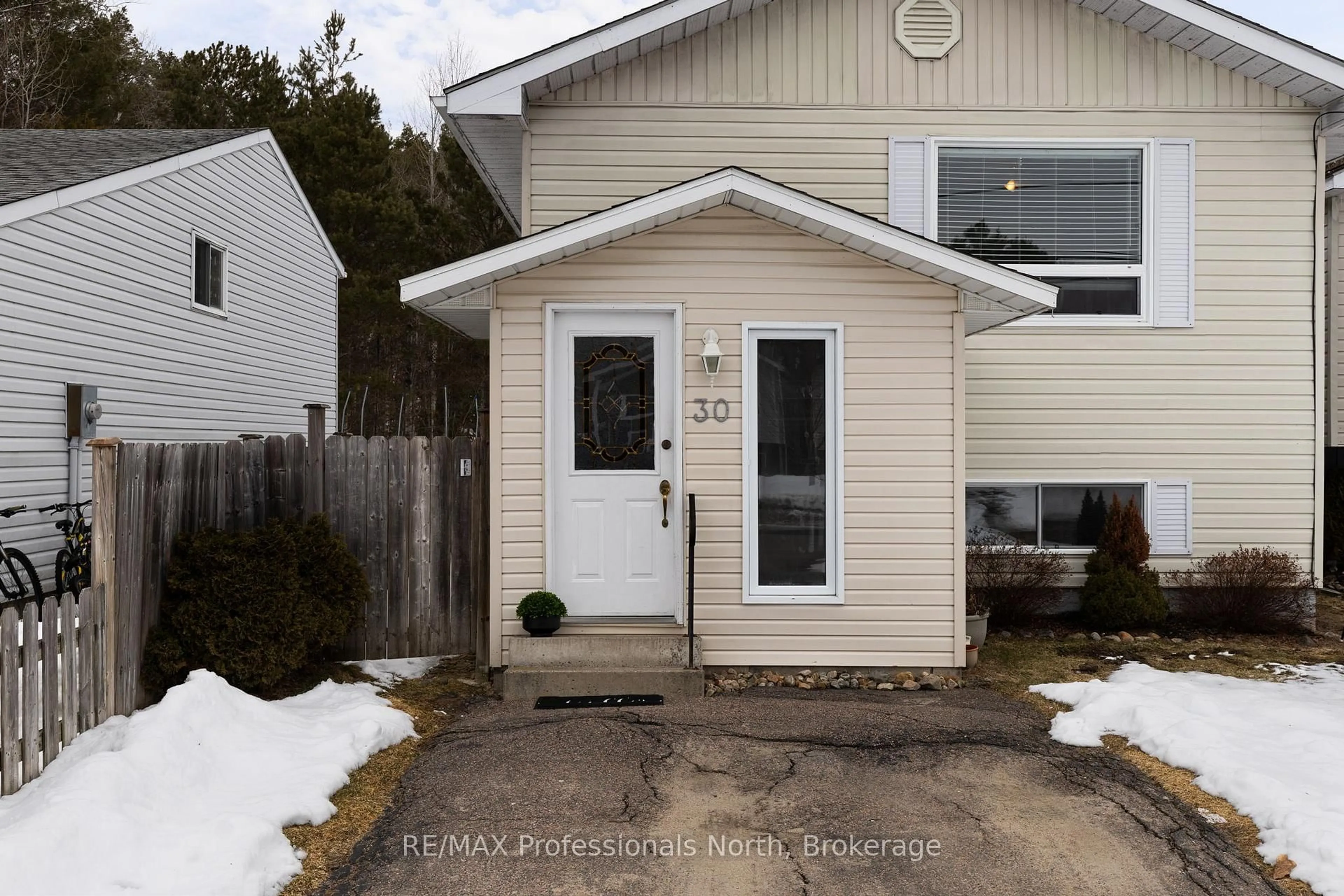 Unknown for 30 Sabrina Park Dr, Huntsville Ontario P1H 1L8