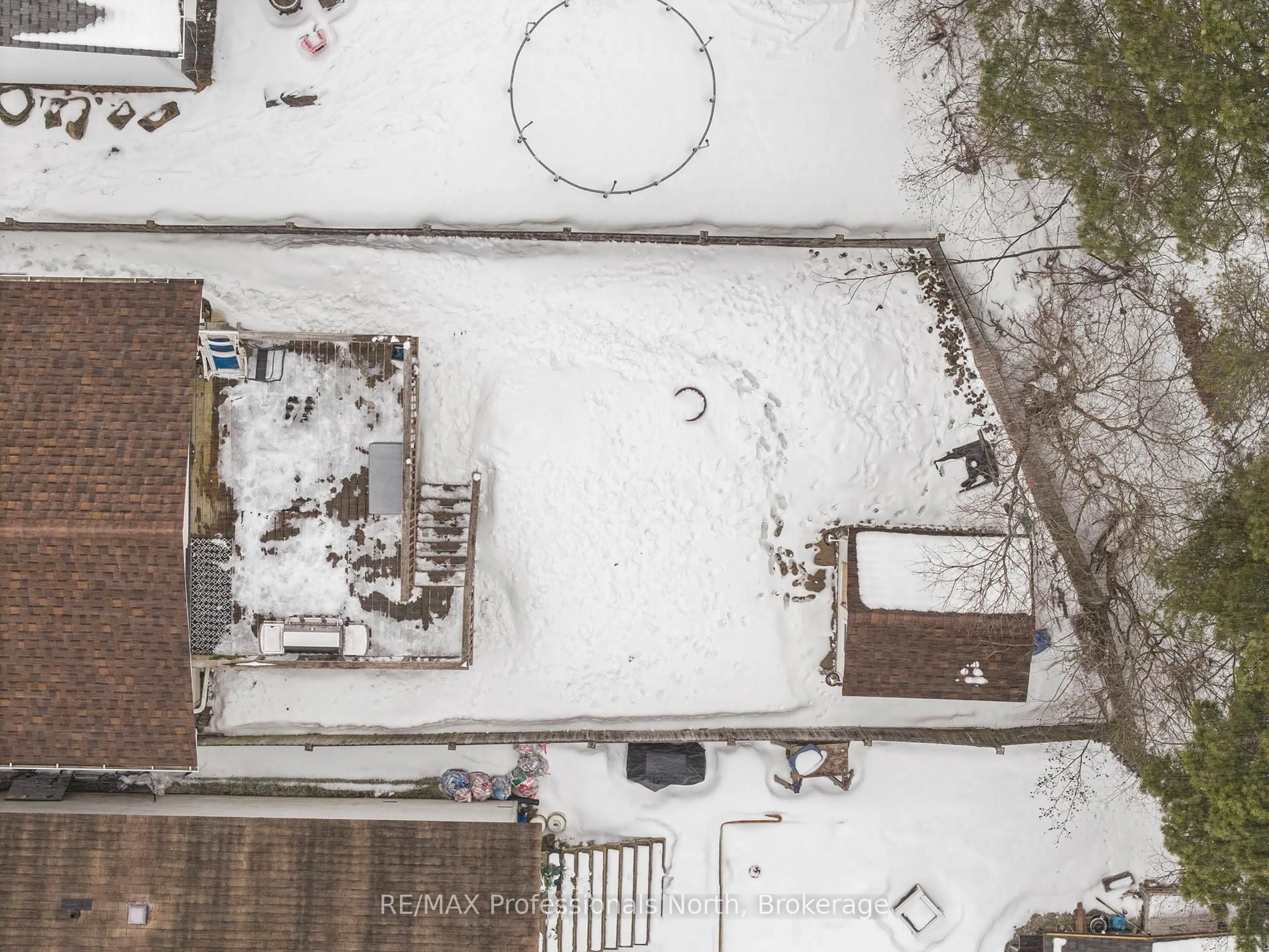 A pic from outside/outdoor area/front of a property/back of a property/a pic from drone, street for 30 Sabrina Park Dr, Huntsville Ontario P1H 1L8