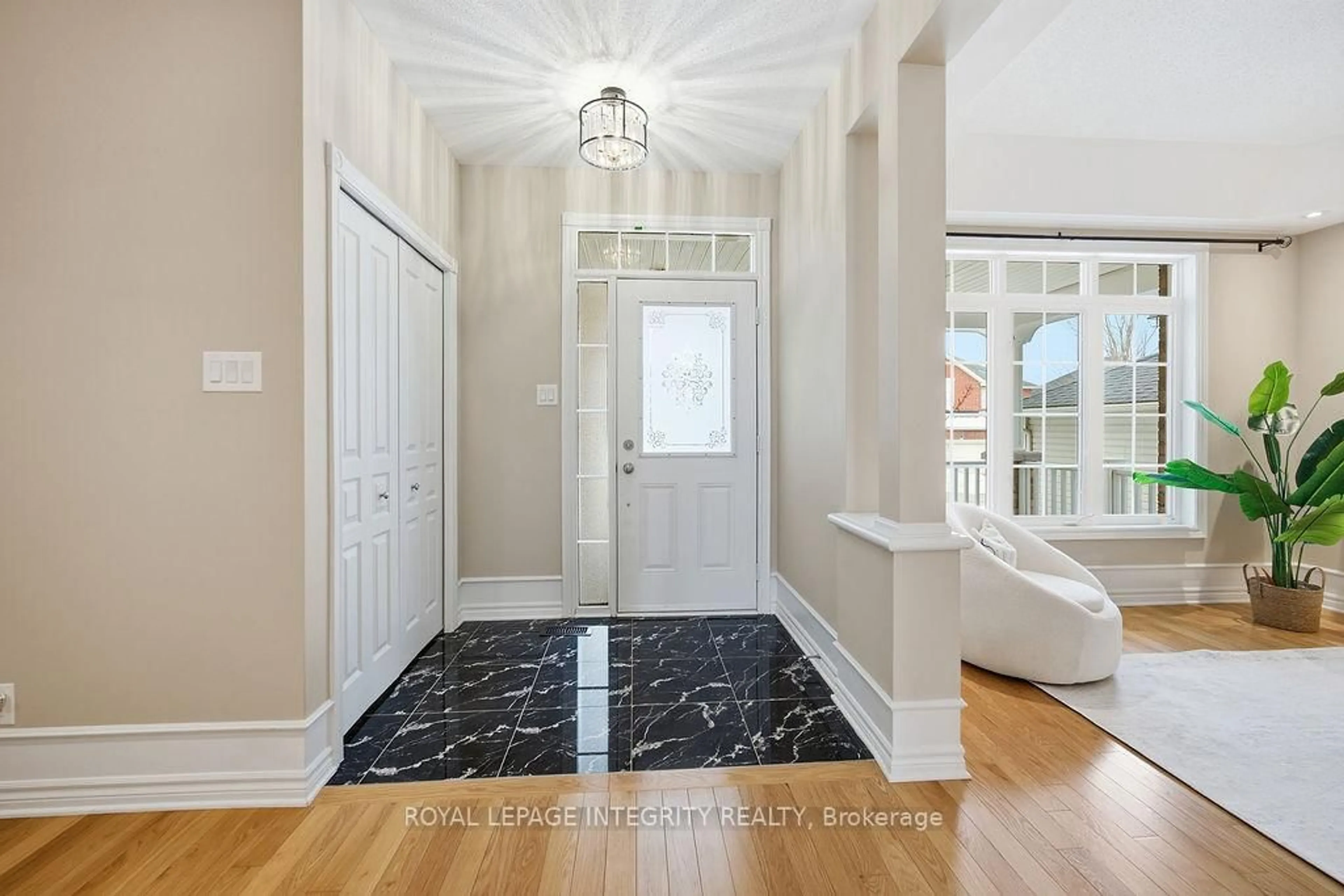 Indoor entryway for 613 Miro Way, Ottawa Ontario K2T 0E6