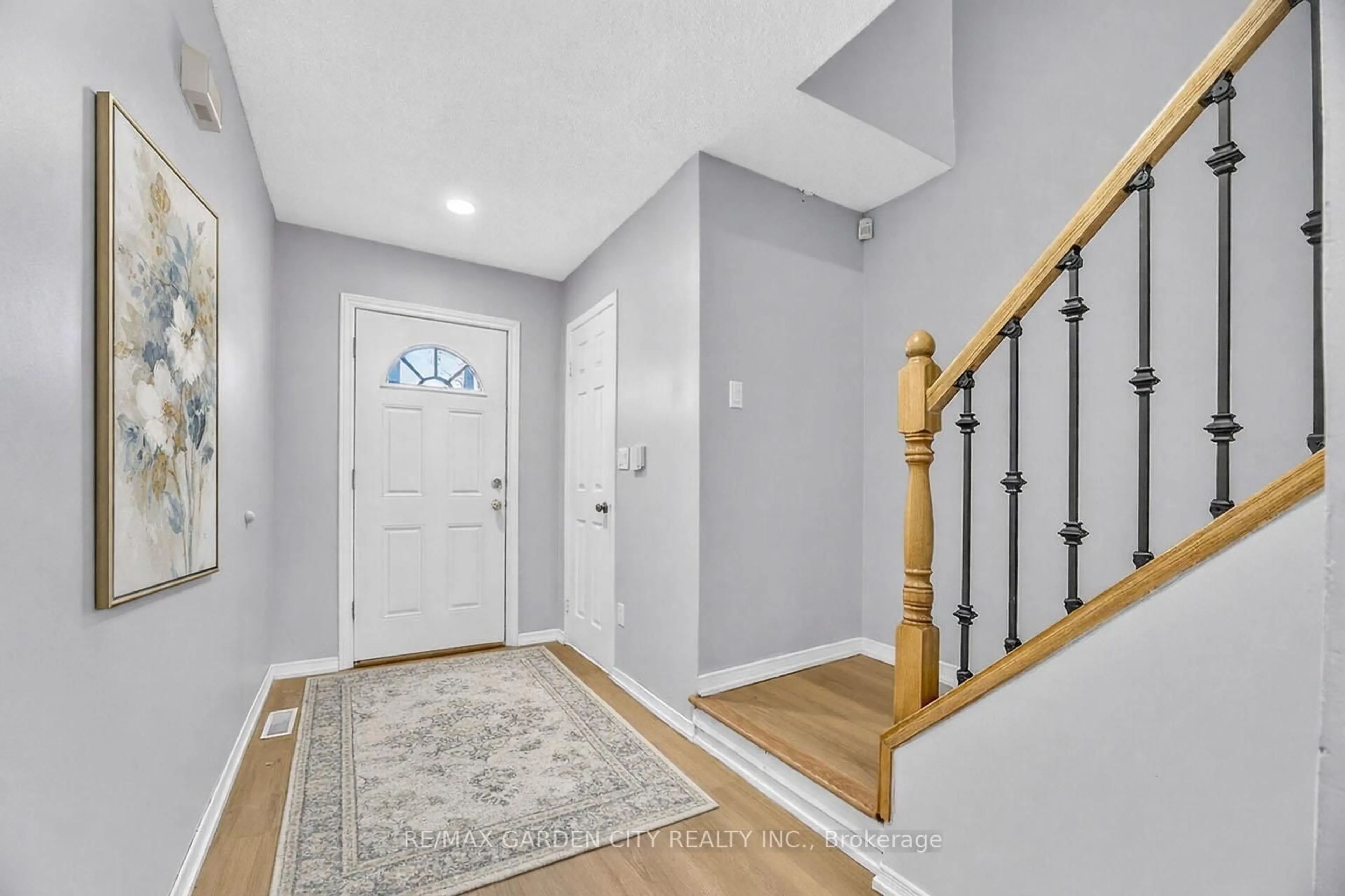 Indoor entryway for 2 Royalwood Crt #59, Hamilton Ontario L8E 4Z1