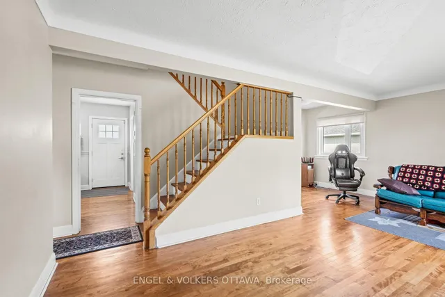 1372 Ridgedale St, Ottawa 5