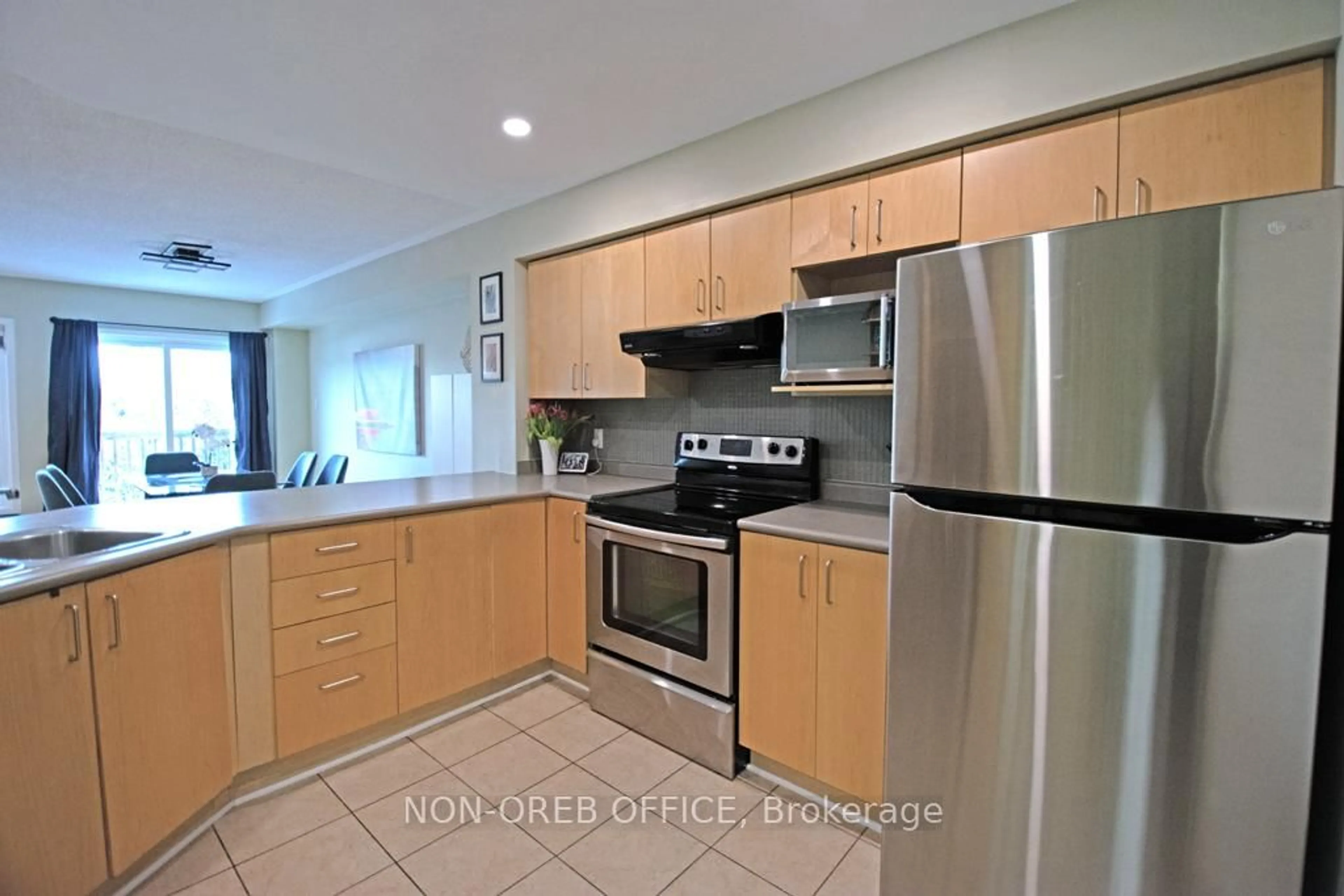 Standard kitchen, unknown for 105 TALL OAK Private, Ottawa Ontario K1G 6T3