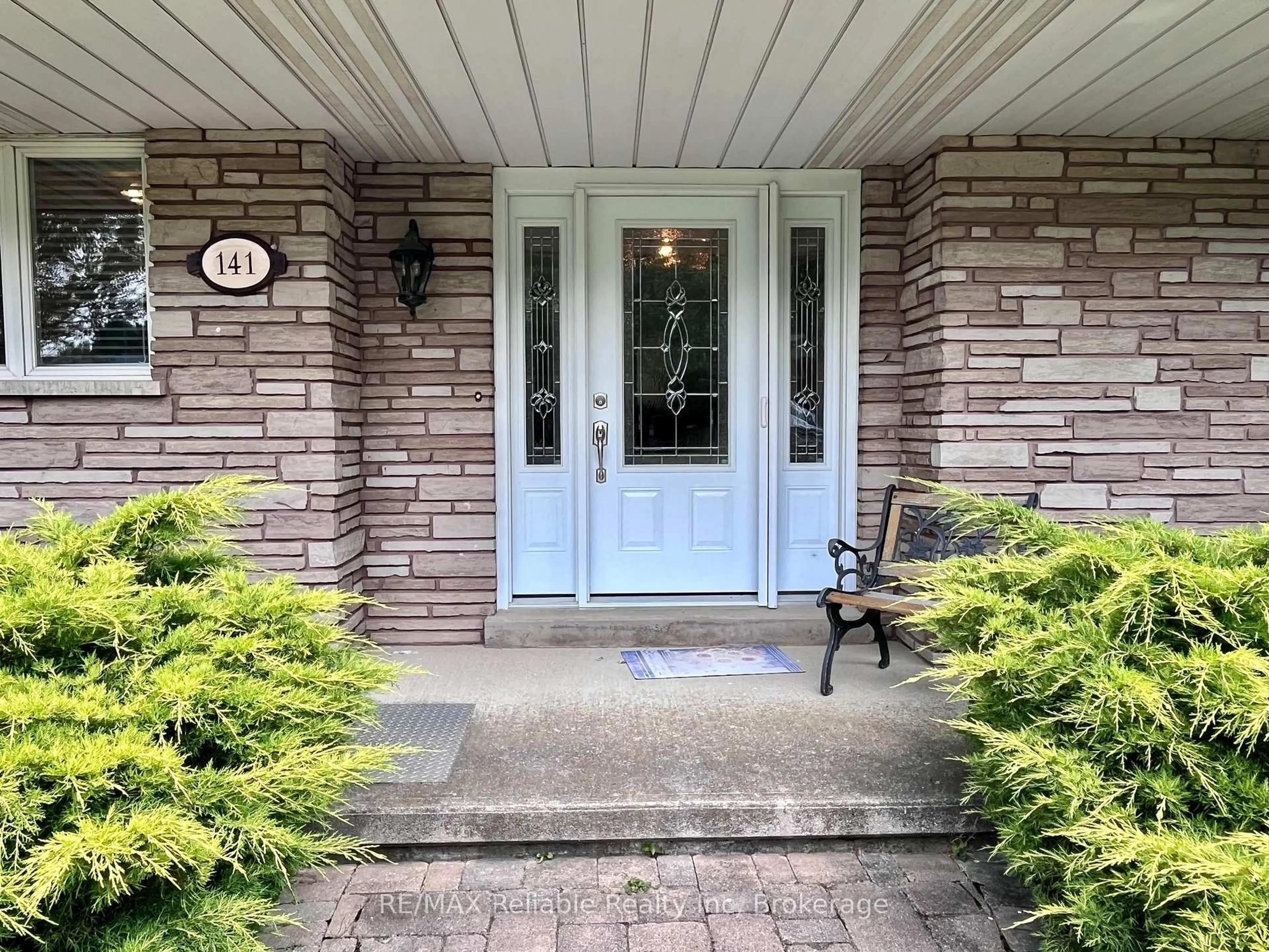 Indoor entryway for 141 Charles St, North Huron Ontario N0G 2W0