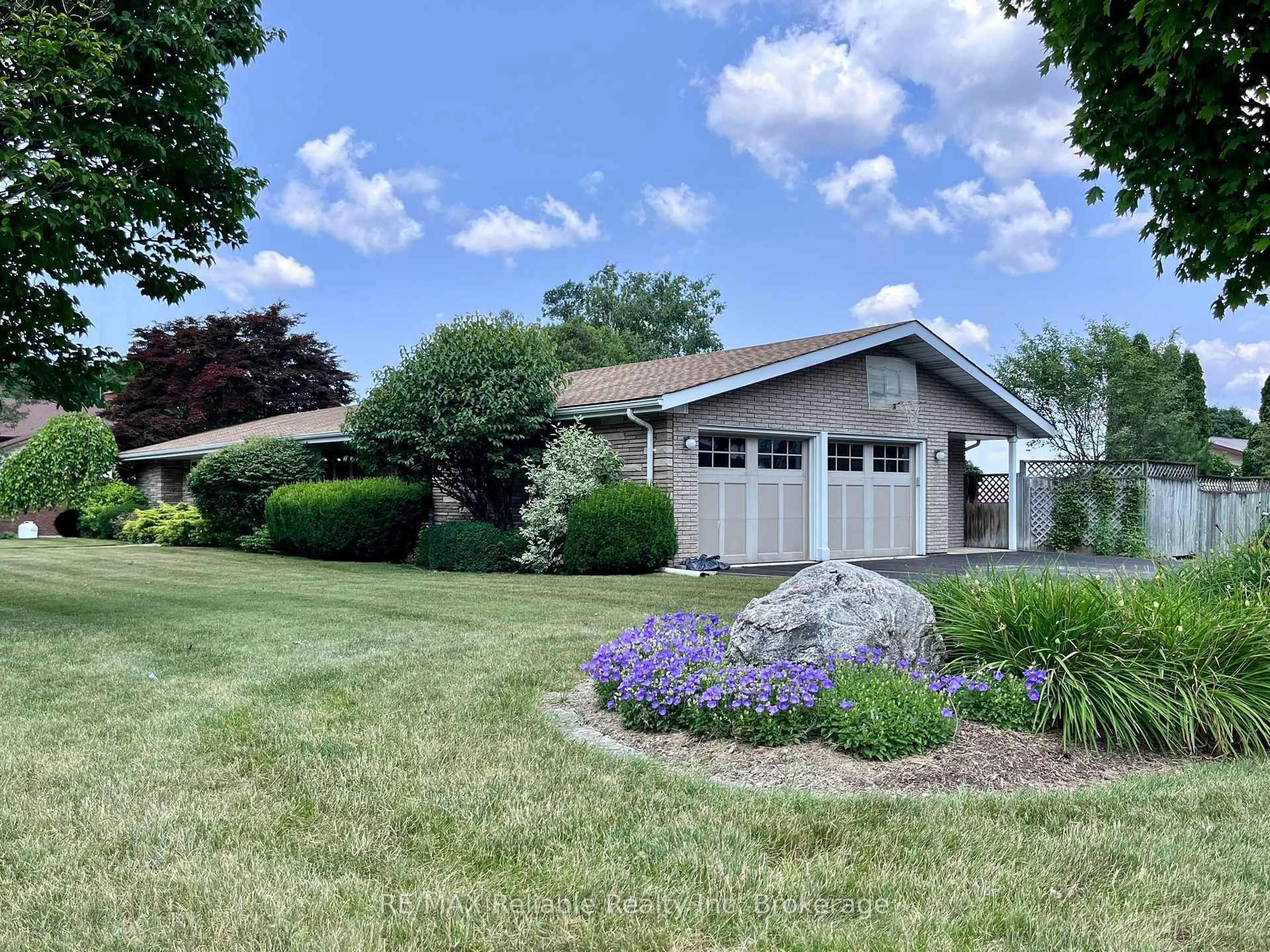 Unknown for 141 Charles St, North Huron Ontario N0G 2W0