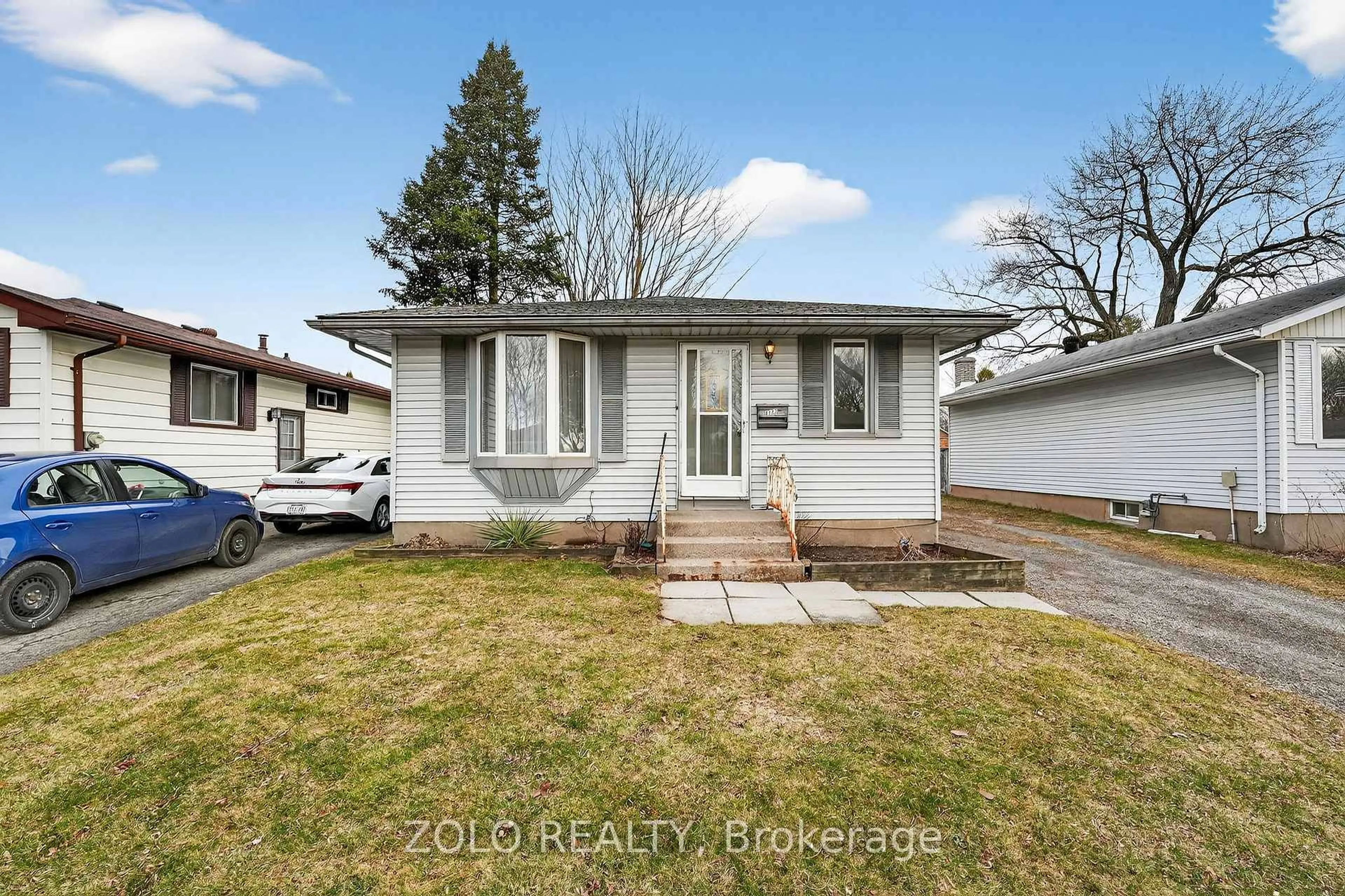 Home with vinyl exterior material, street for 6133 Strohan St, Niagara Falls Ontario L2J 3J3