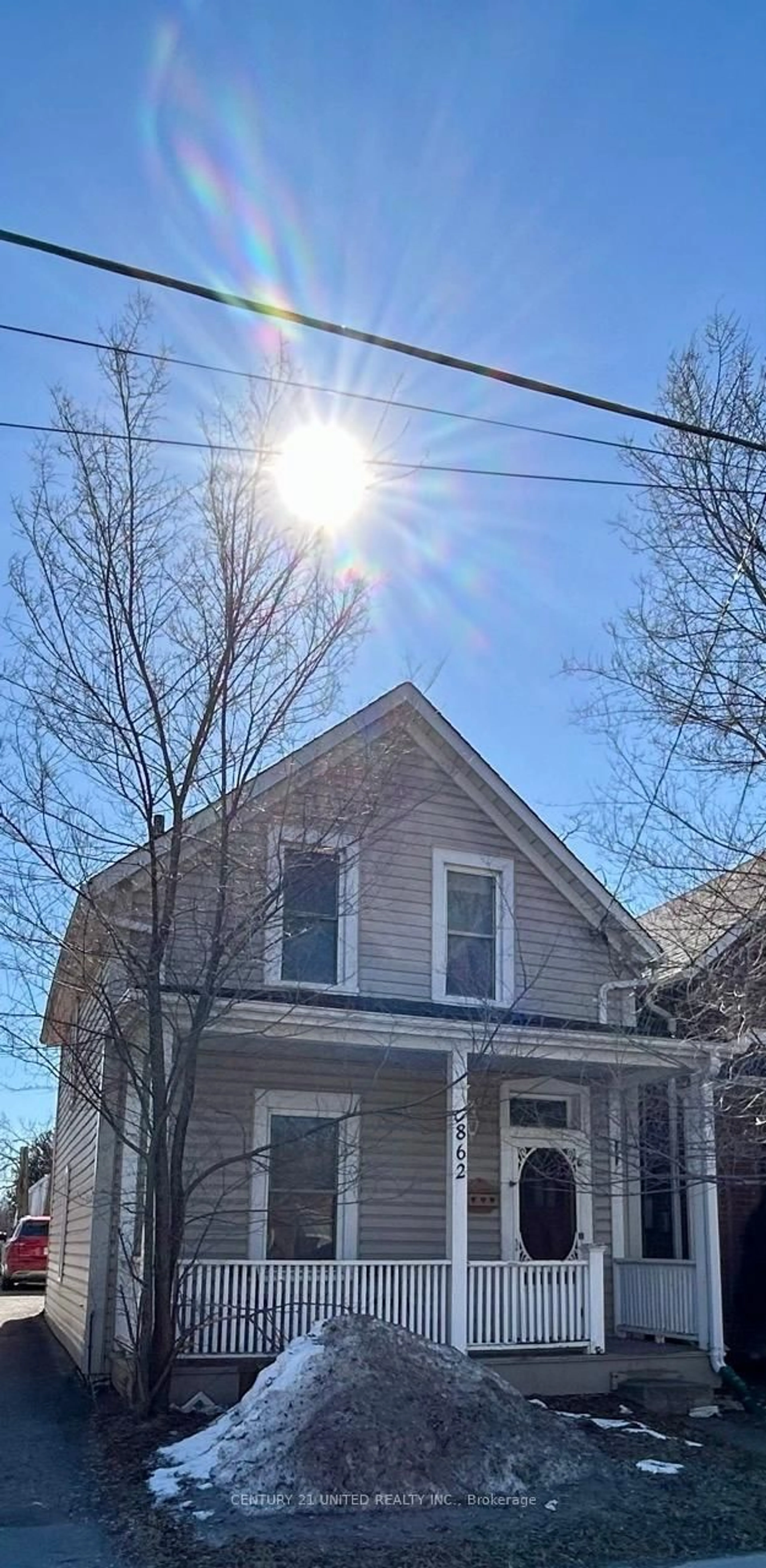 Home with vinyl exterior material, street for 862 George St, Peterborough Ontario K9H 3T7