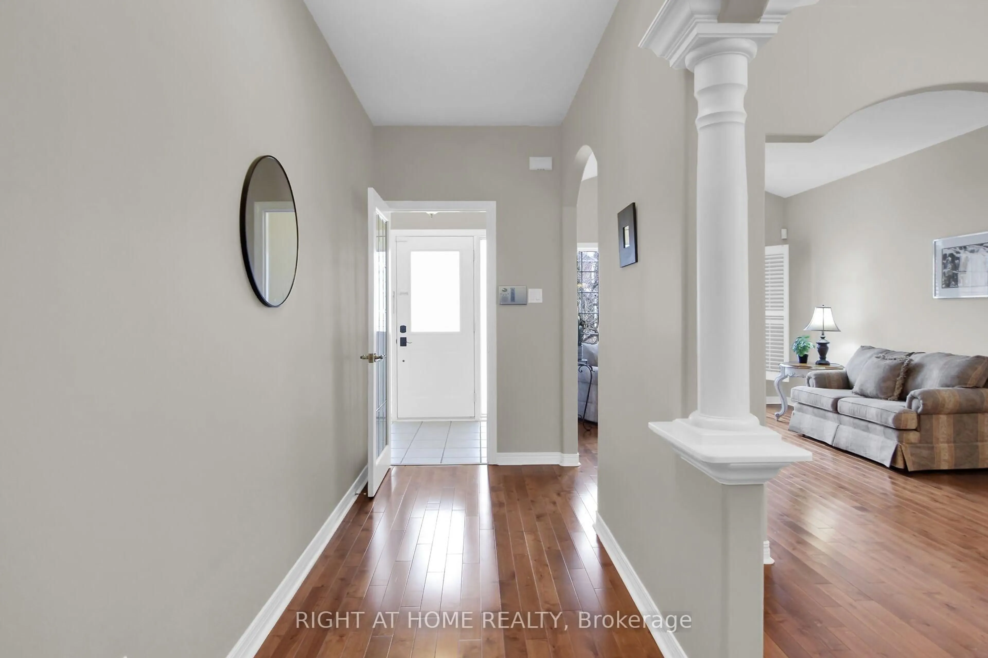 Indoor entryway for 19 Cinnabar Way, Ottawa Ontario K2S 1Y6