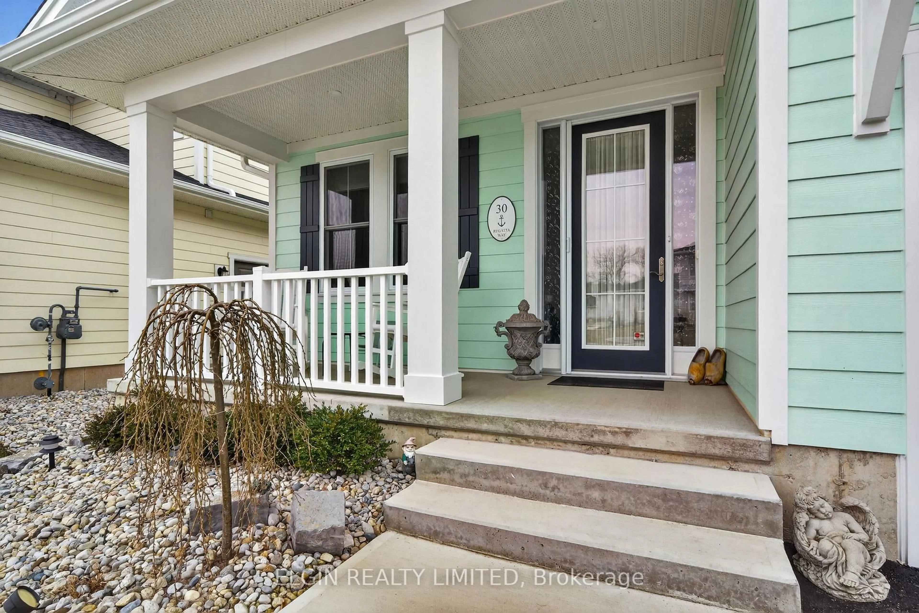 Indoor entryway for 30 Regatta Way, Central Elgin Ontario N5L 0B6