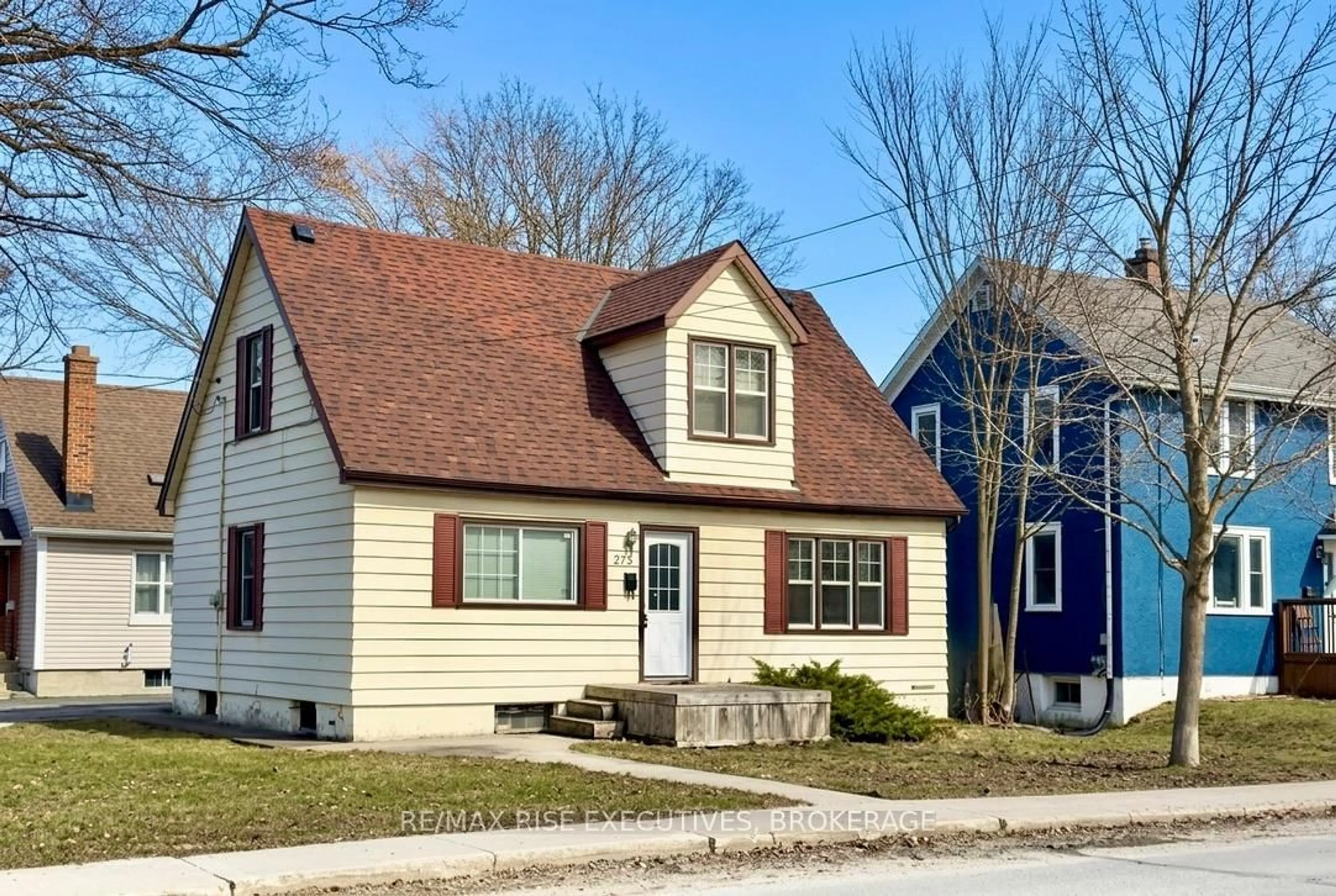 Home with vinyl exterior material, street for 273 College St, Kingston Ontario K7L 4M1