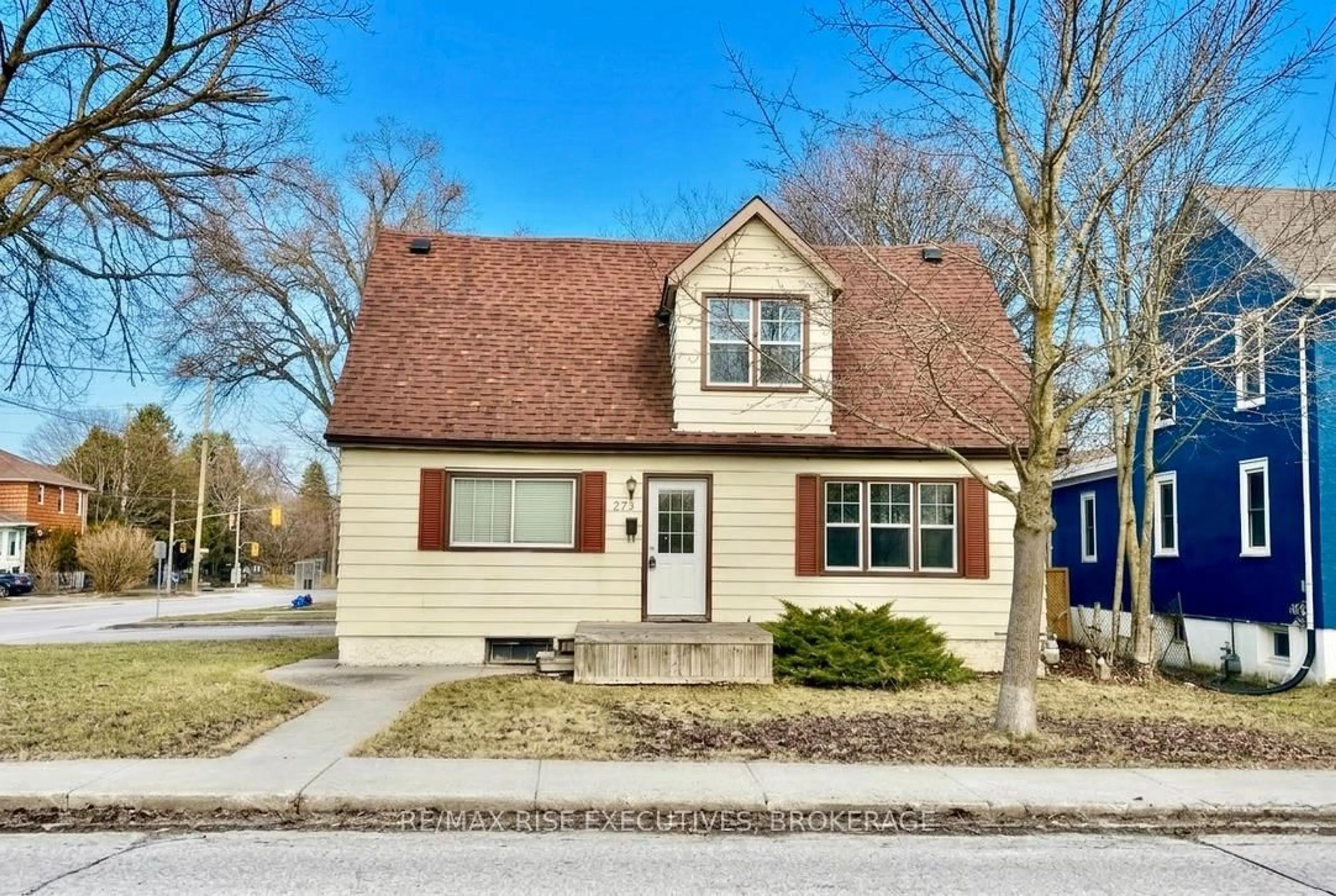 Home with vinyl exterior material, street for 273 College St, Kingston Ontario K7L 4M1