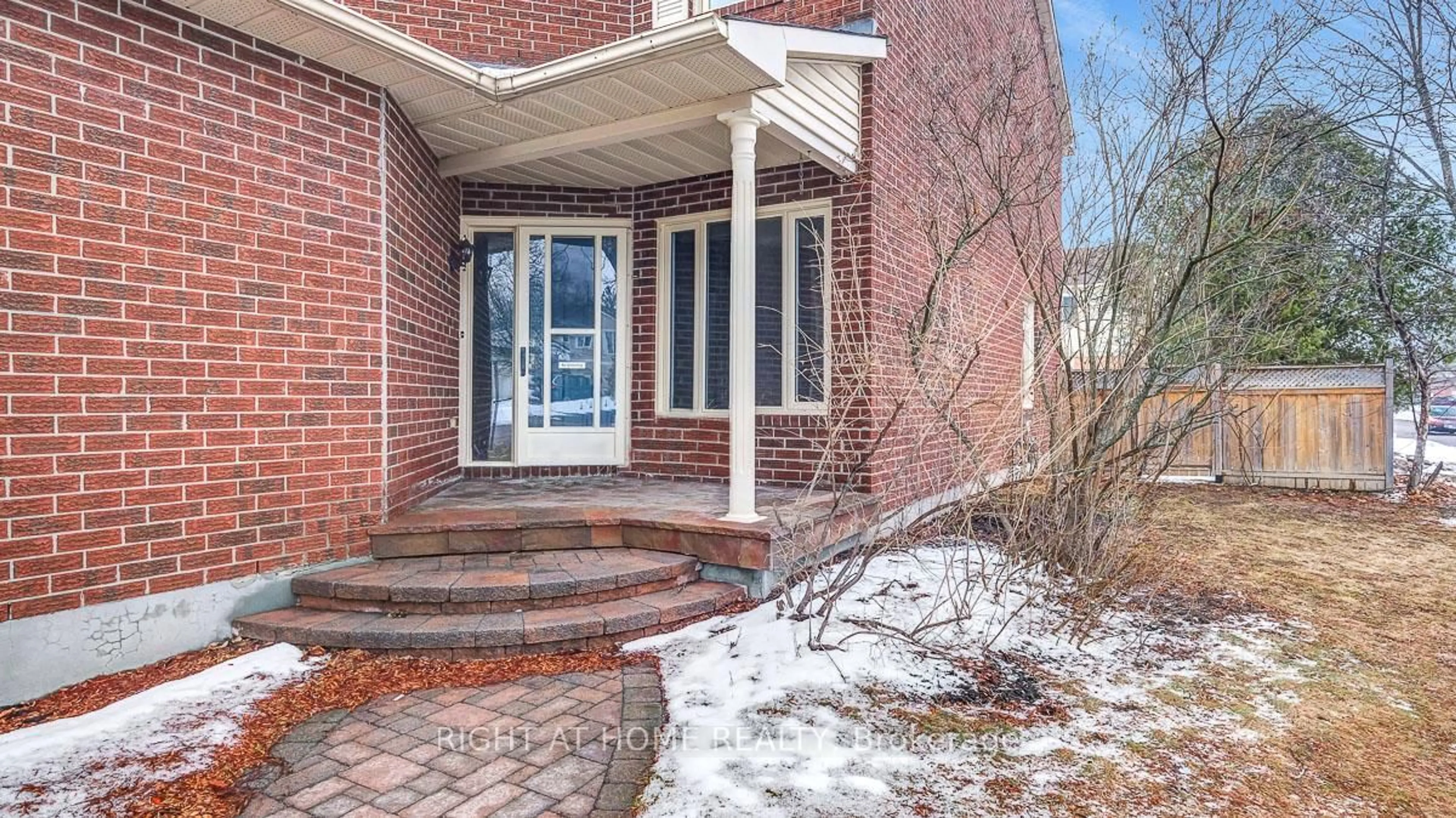 Unknown for 2 Chickasaw Cres, Kanata Ontario K2M 1M3