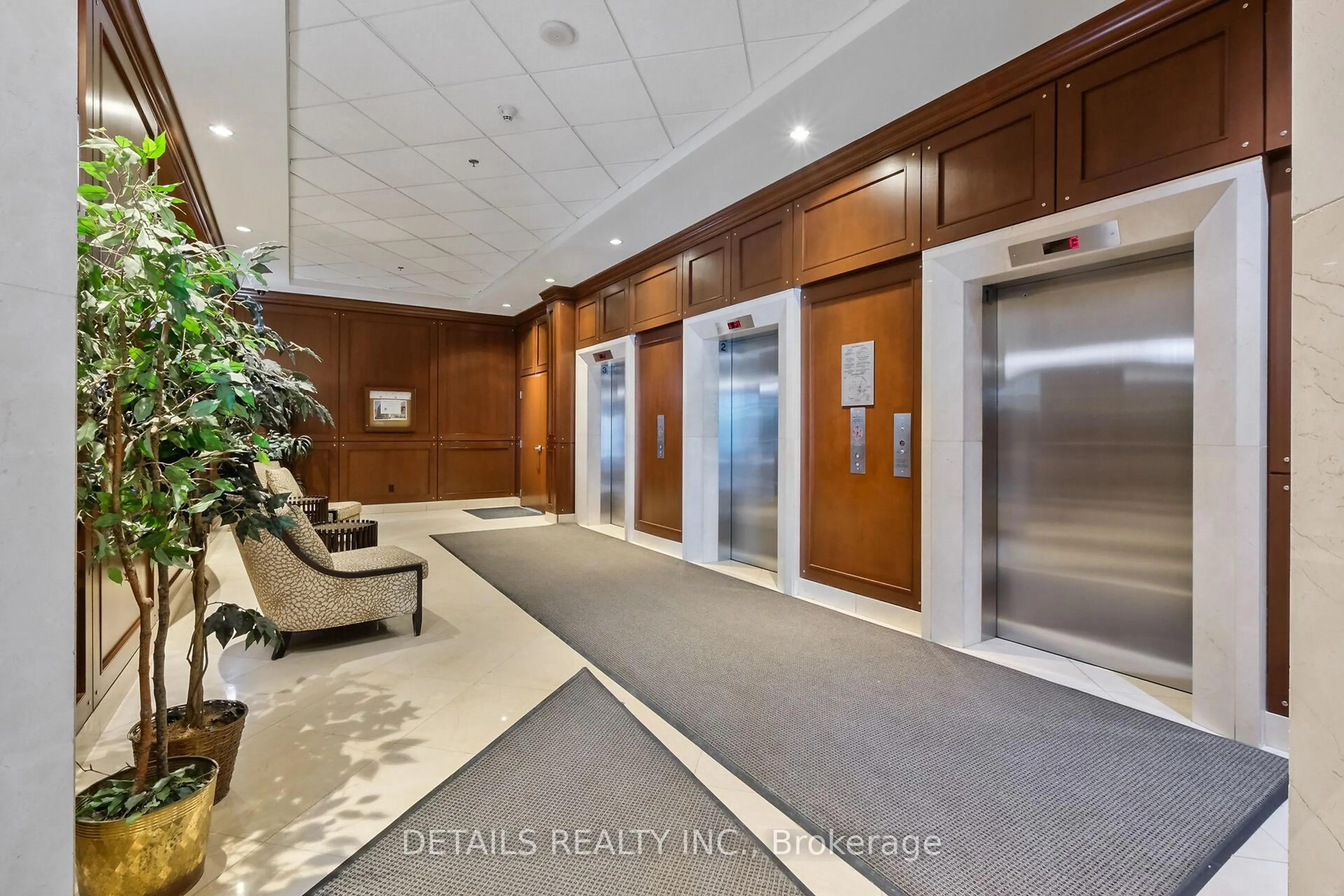 Indoor foyer for 200 Rideau St #1202, Ottawa Ontario K1N 5Y1