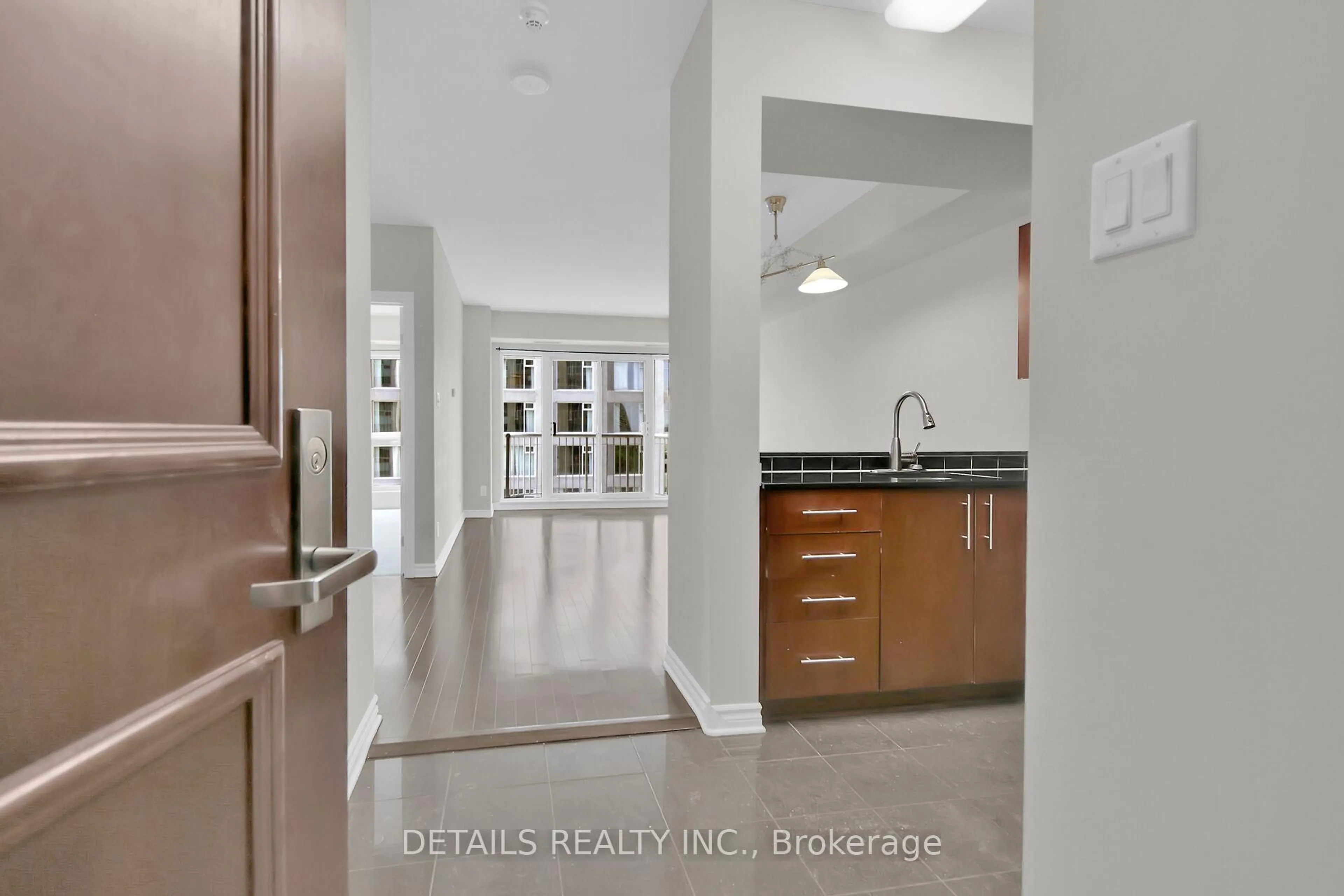 Unknown for 200 Rideau St #1202, Ottawa Ontario K1N 5Y1