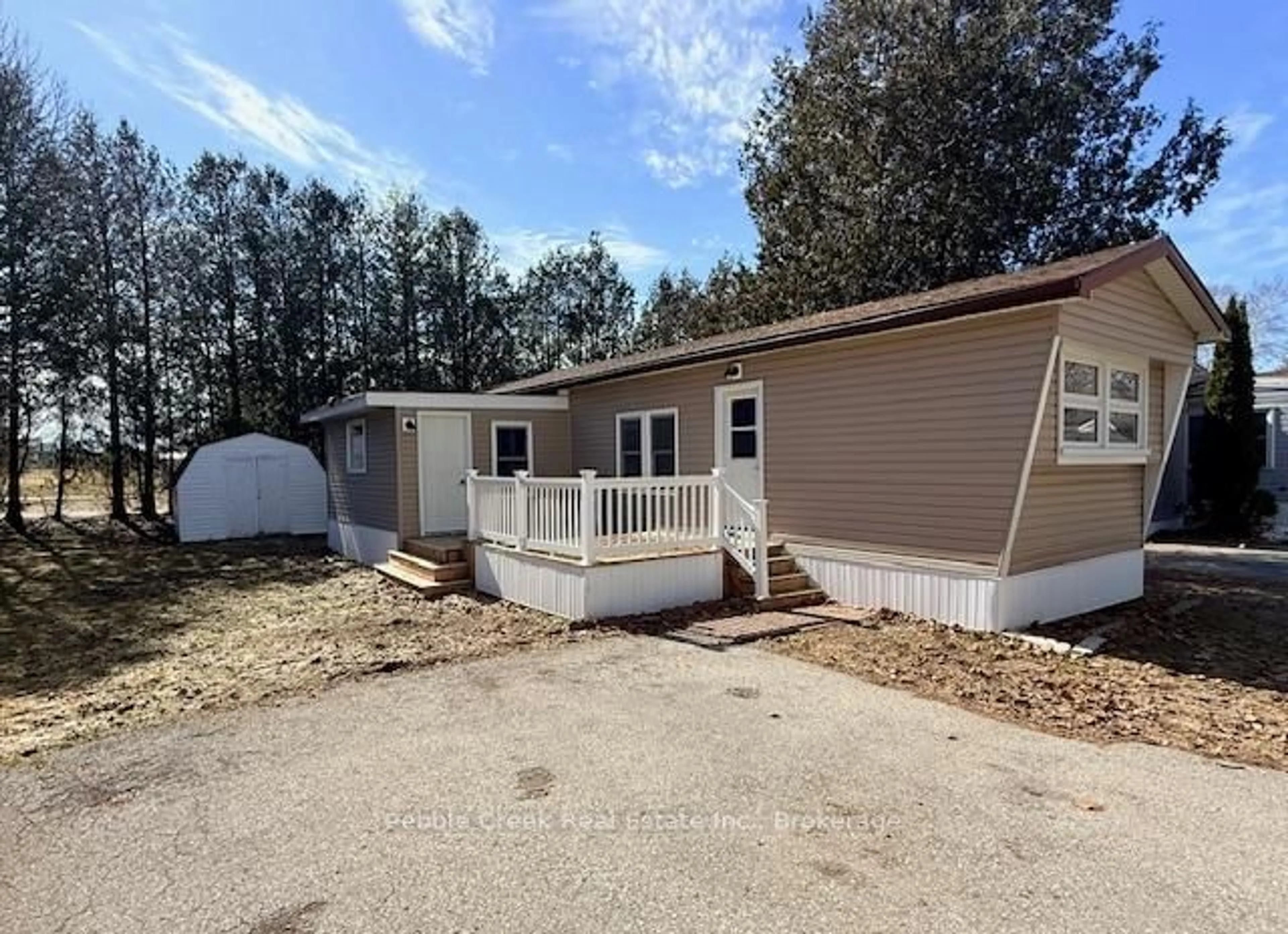 Home with vinyl exterior material, unknown for 16 Bloomsbury Dr, Ashfield-Colborne-Wawanosh Ontario N7A 3Y3