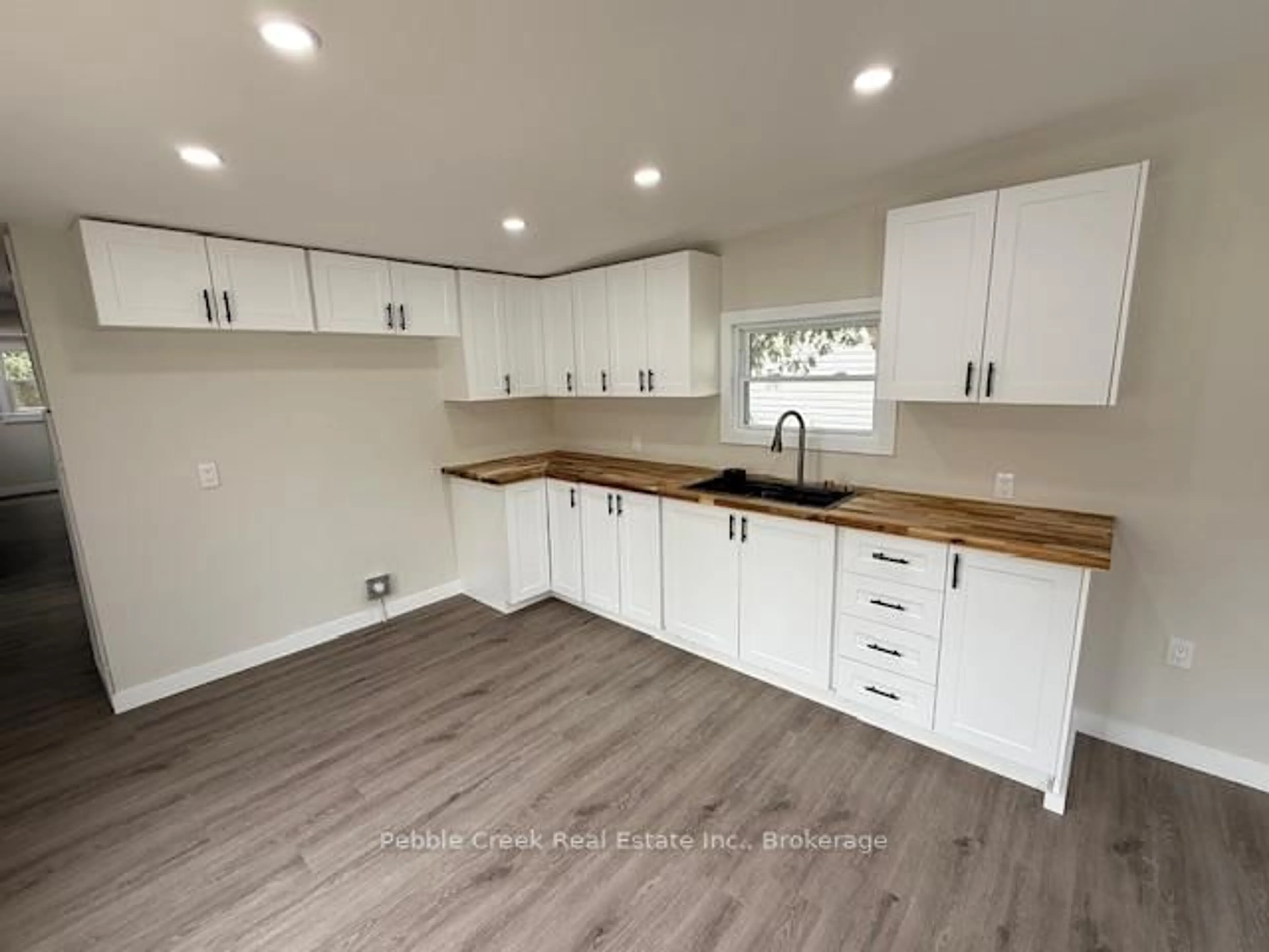 Open concept kitchen, wood/laminate floor for 16 Bloomsbury Dr, Ashfield-Colborne-Wawanosh Ontario N7A 3Y3
