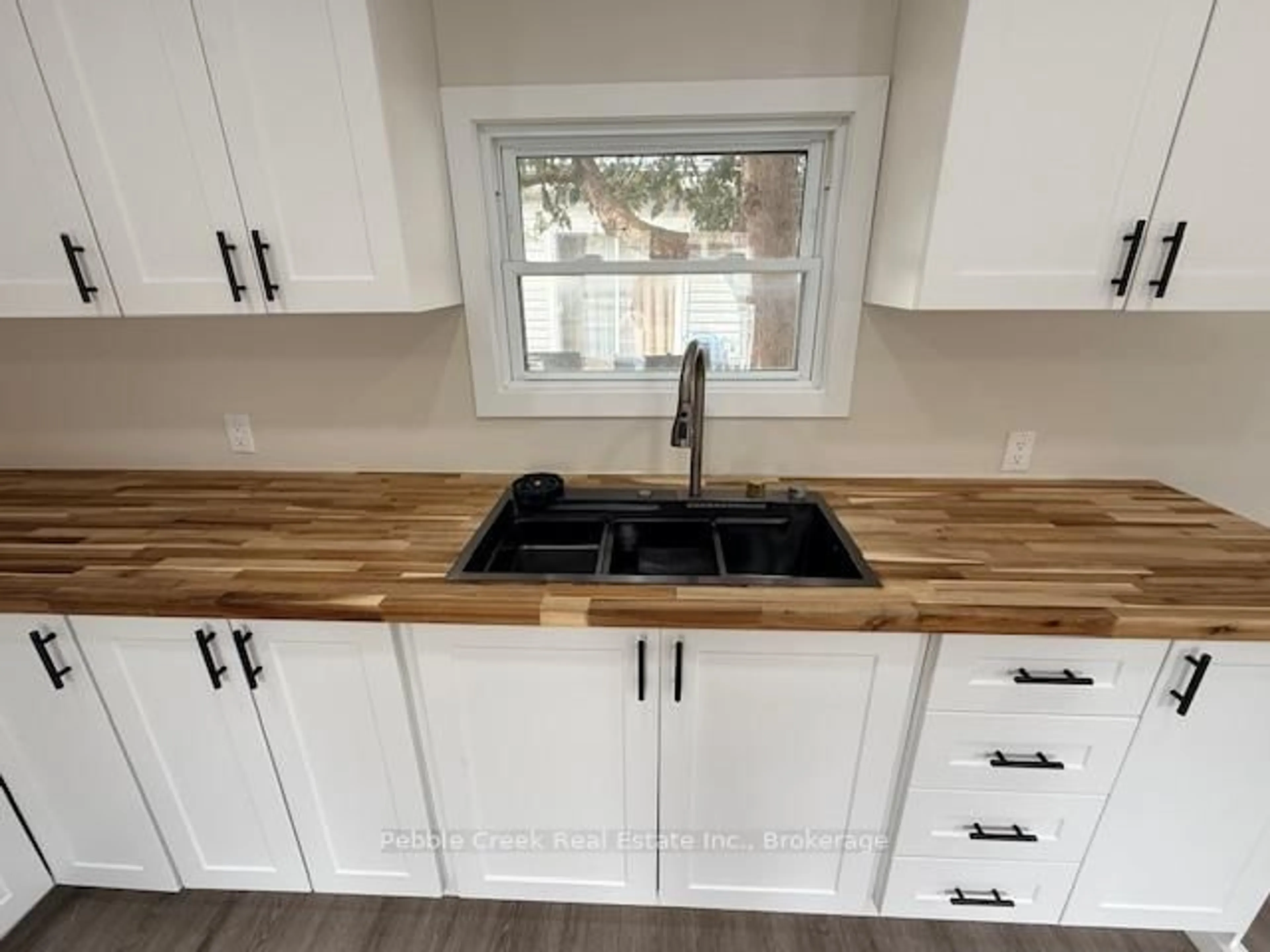 Standard kitchen, unknown for 16 Bloomsbury Dr, Ashfield-Colborne-Wawanosh Ontario N7A 3Y3