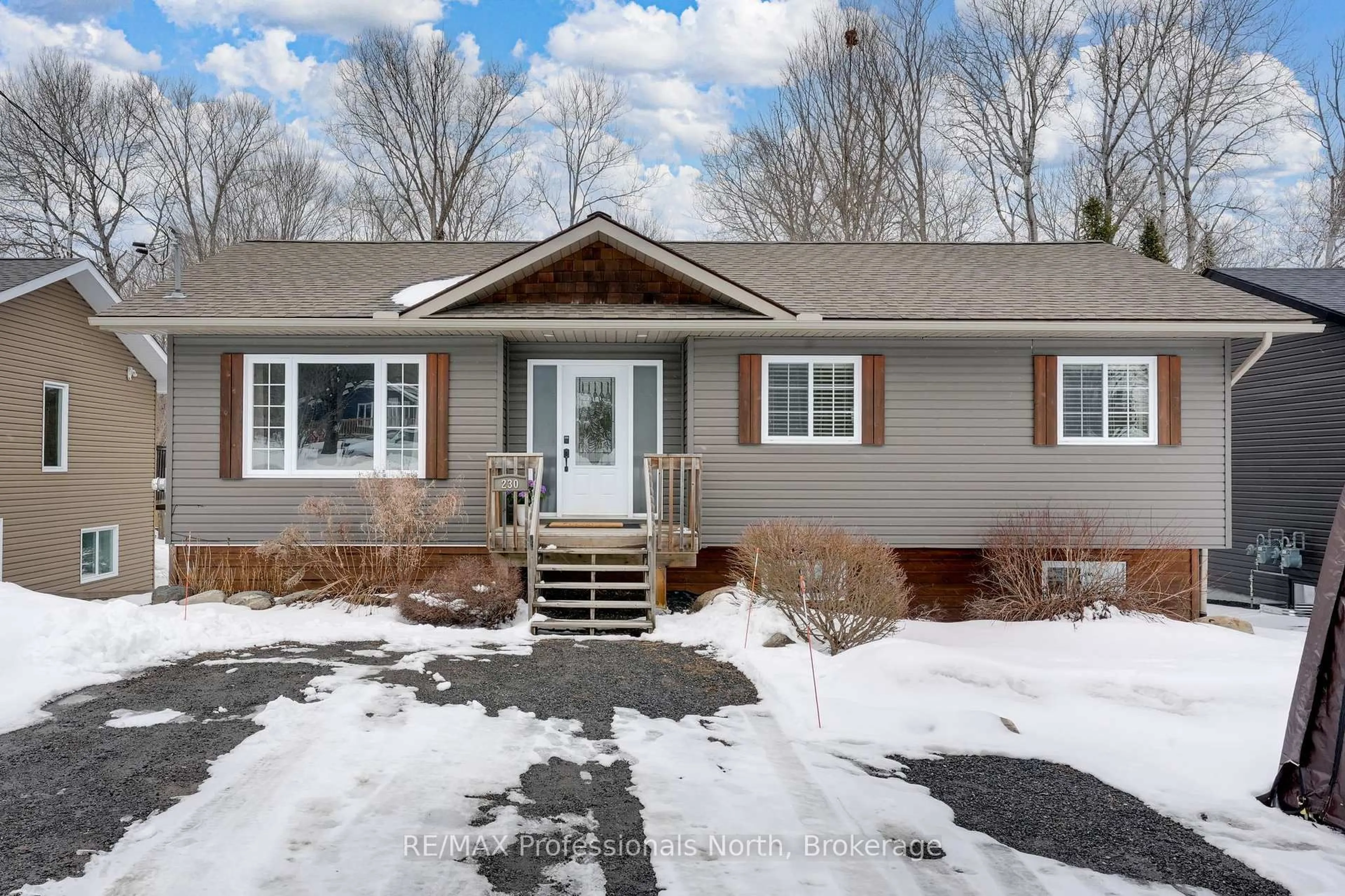 Home with vinyl exterior material, unknown for 230 Townline Road W Rd, Huntsville Ontario P1H 1S7