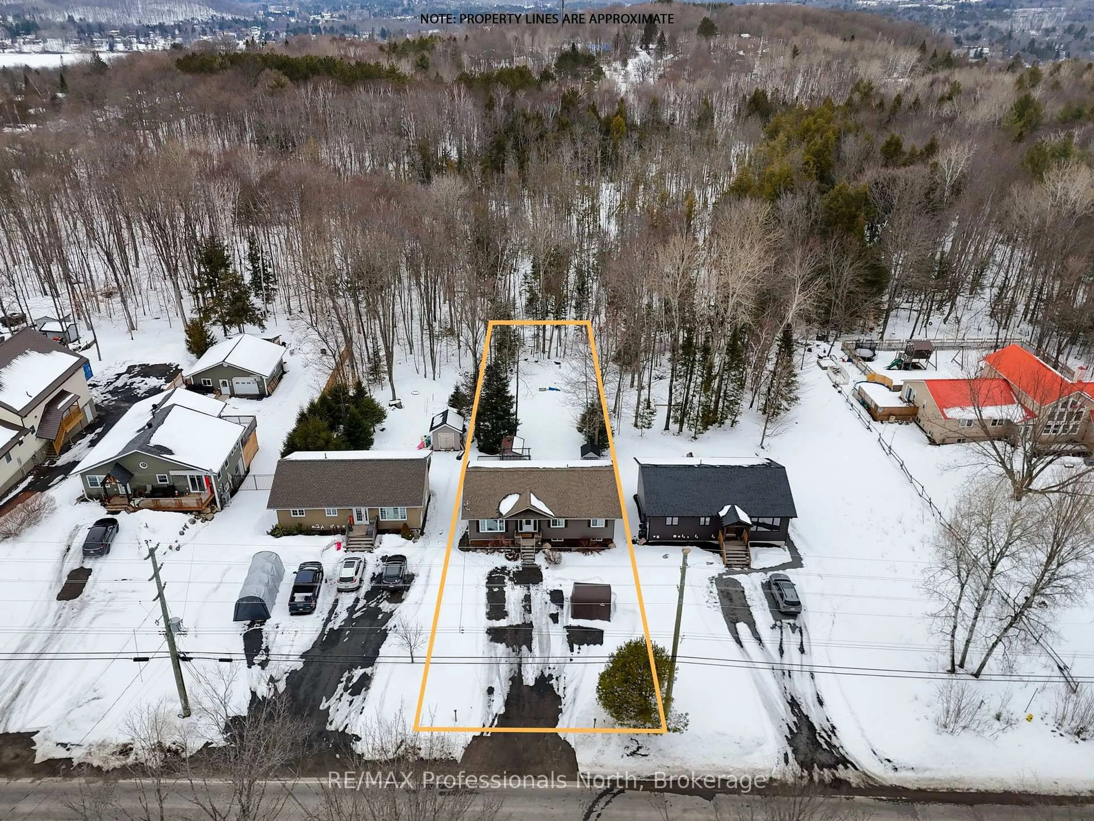 A pic from outside/outdoor area/front of a property/back of a property/a pic from drone, mountain view for 230 Townline Road W Rd, Huntsville Ontario P1H 1S7