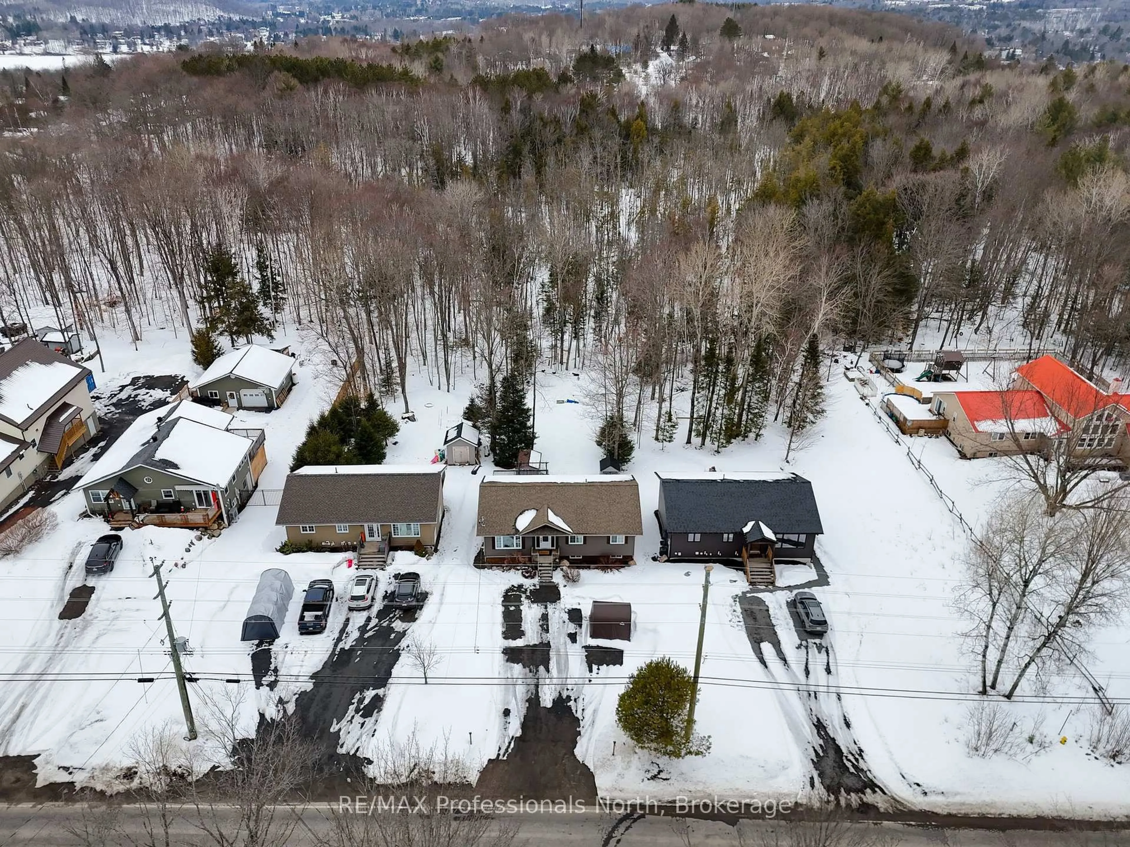 A pic from outside/outdoor area/front of a property/back of a property/a pic from drone, mountain view for 230 Townline Road W Rd, Huntsville Ontario P1H 1S7