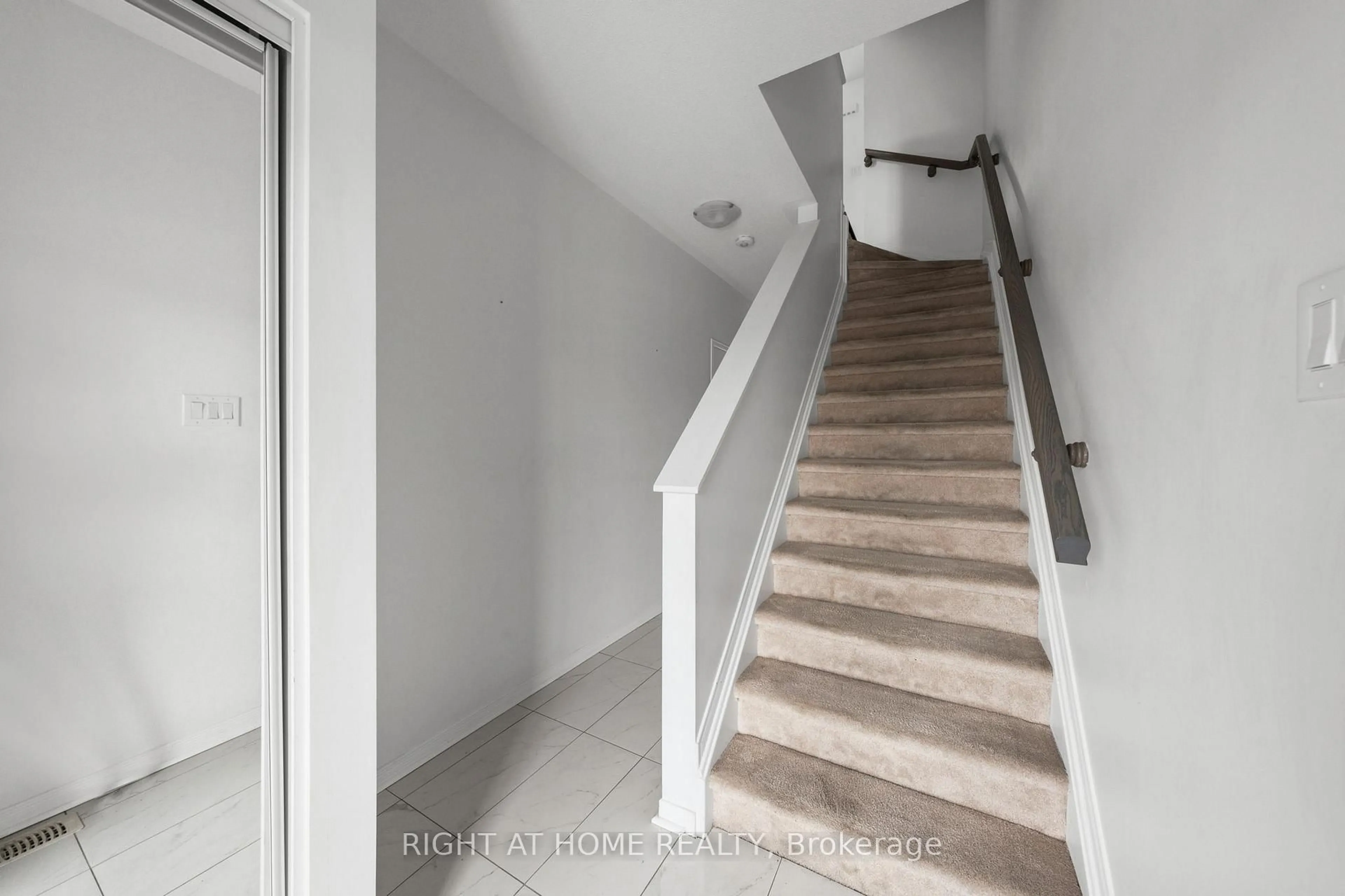 Stairs for 161 CAMDEN Private, Ottawa Ontario K2J 6J1