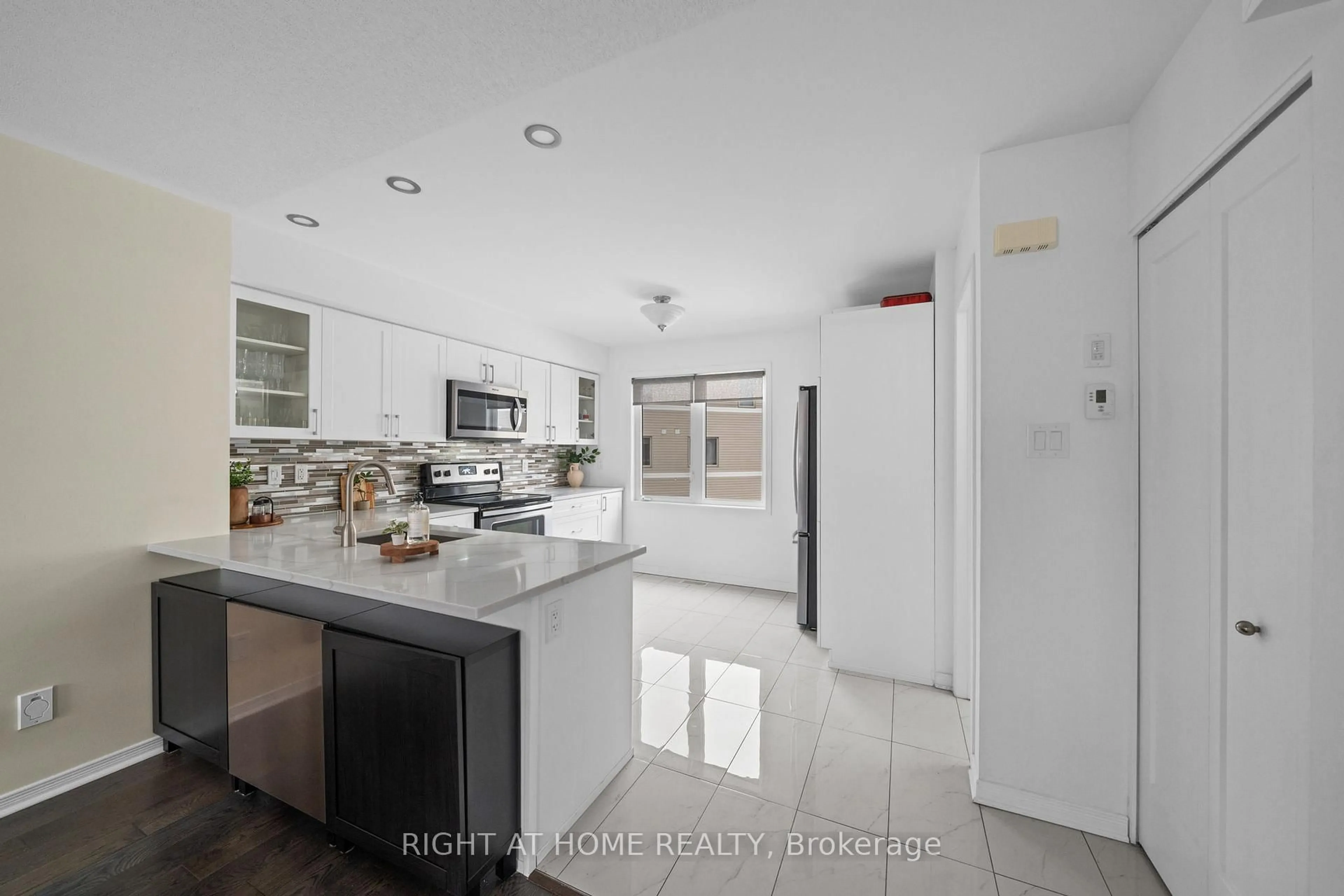 Open concept kitchen, ceramic/tile floor for 161 CAMDEN Private, Ottawa Ontario K2J 6J1