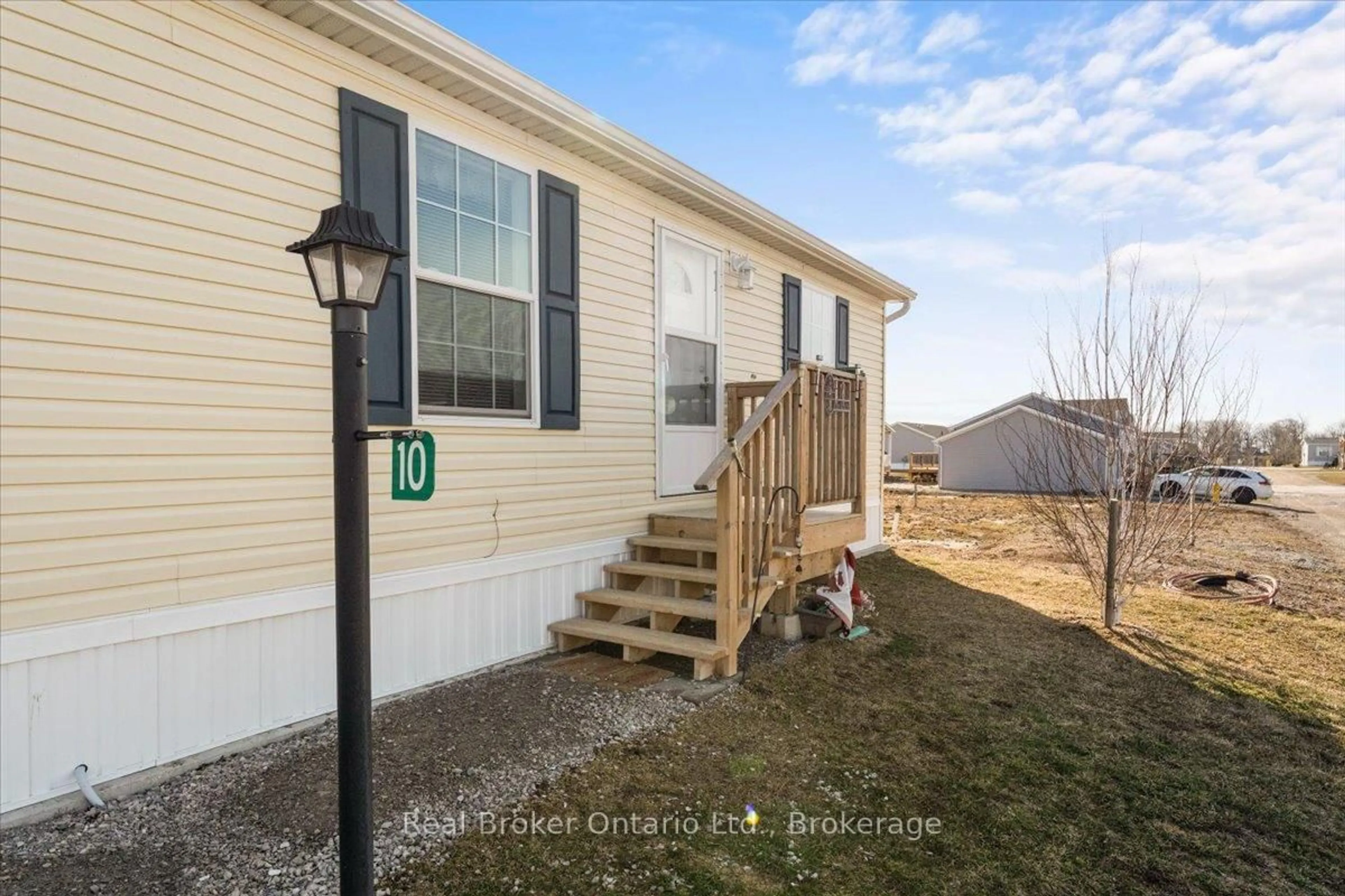 Home with vinyl exterior material, street for 10 BENT WILLOW Crt, Haldimand Ontario N0A 1L0