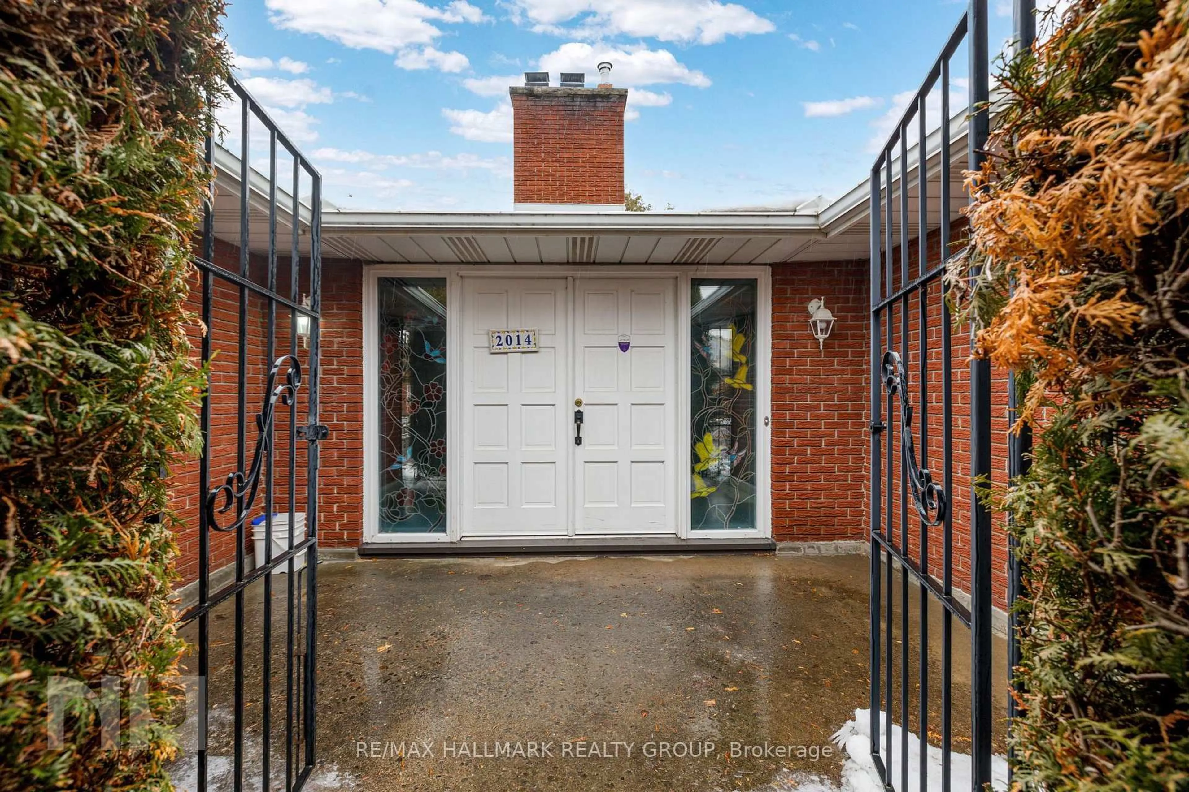 Unknown for 2014 Delmar Dr, Ottawa Ontario K1H 5P8