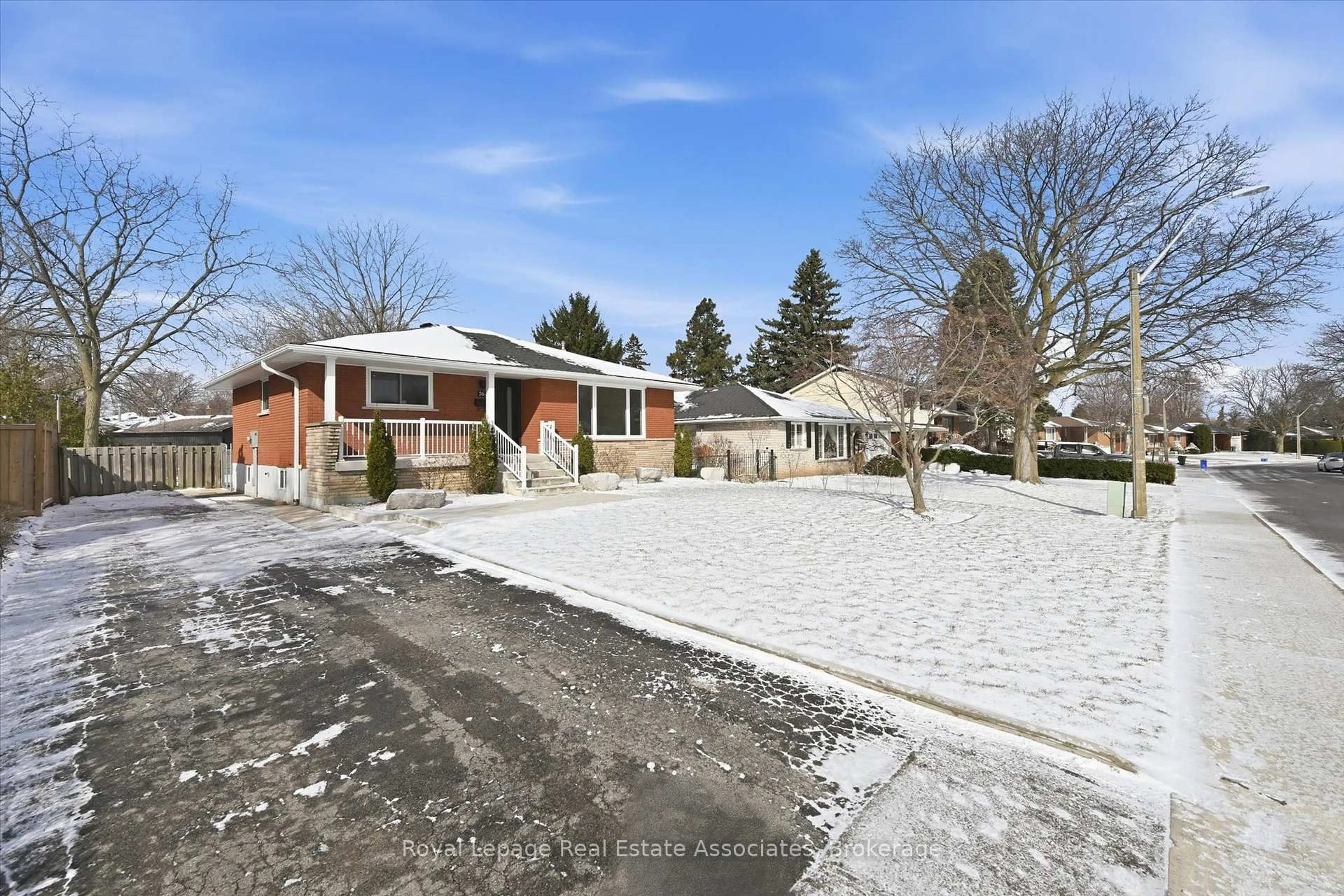 A pic from outside/outdoor area/front of a property/back of a property/a pic from drone, street for 26 Geneva Dr, Hamilton Ontario L9C 3Z5