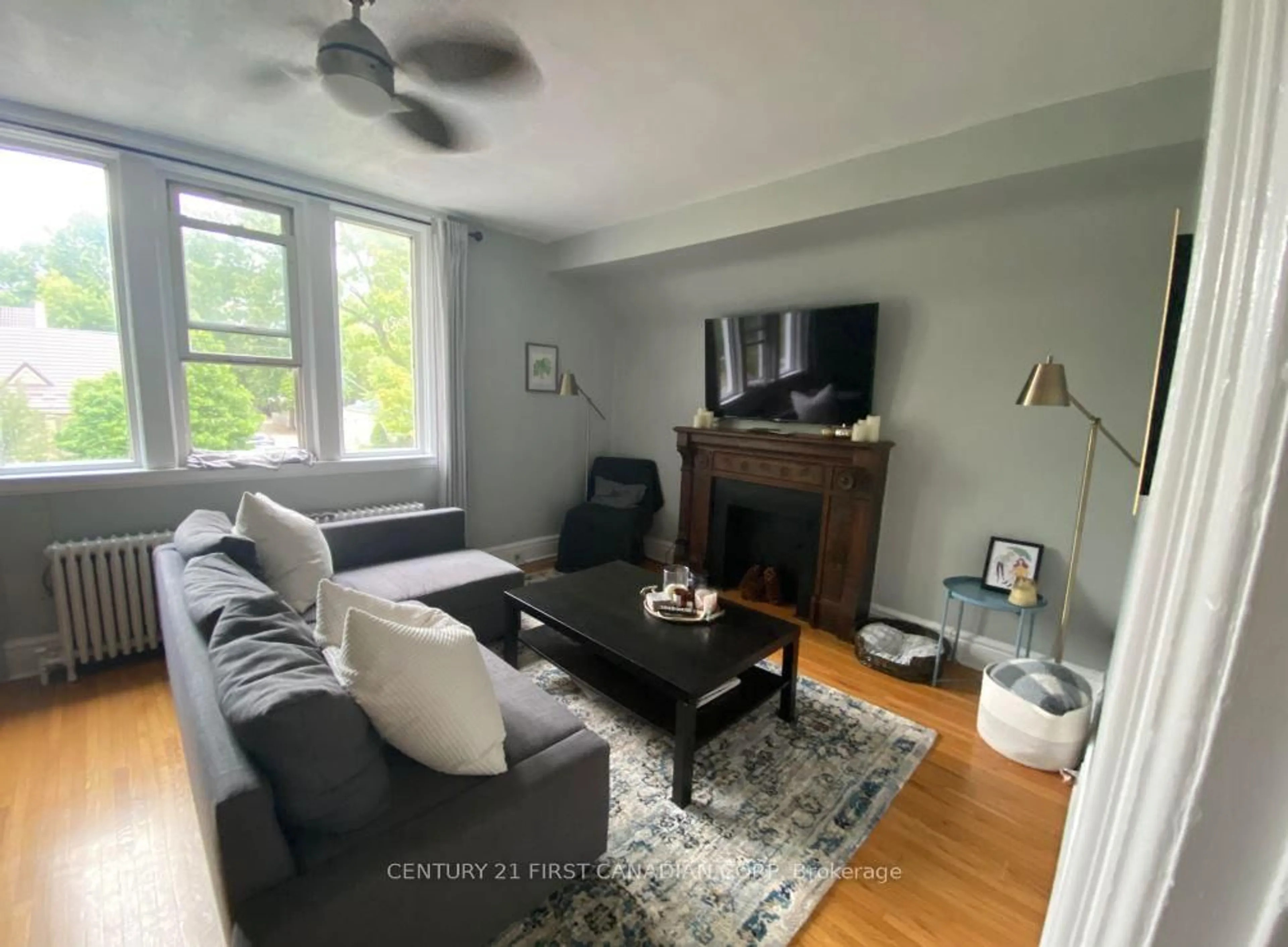Living room with furniture, unknown for 281 Hill St, London East Ontario N6B 1E1