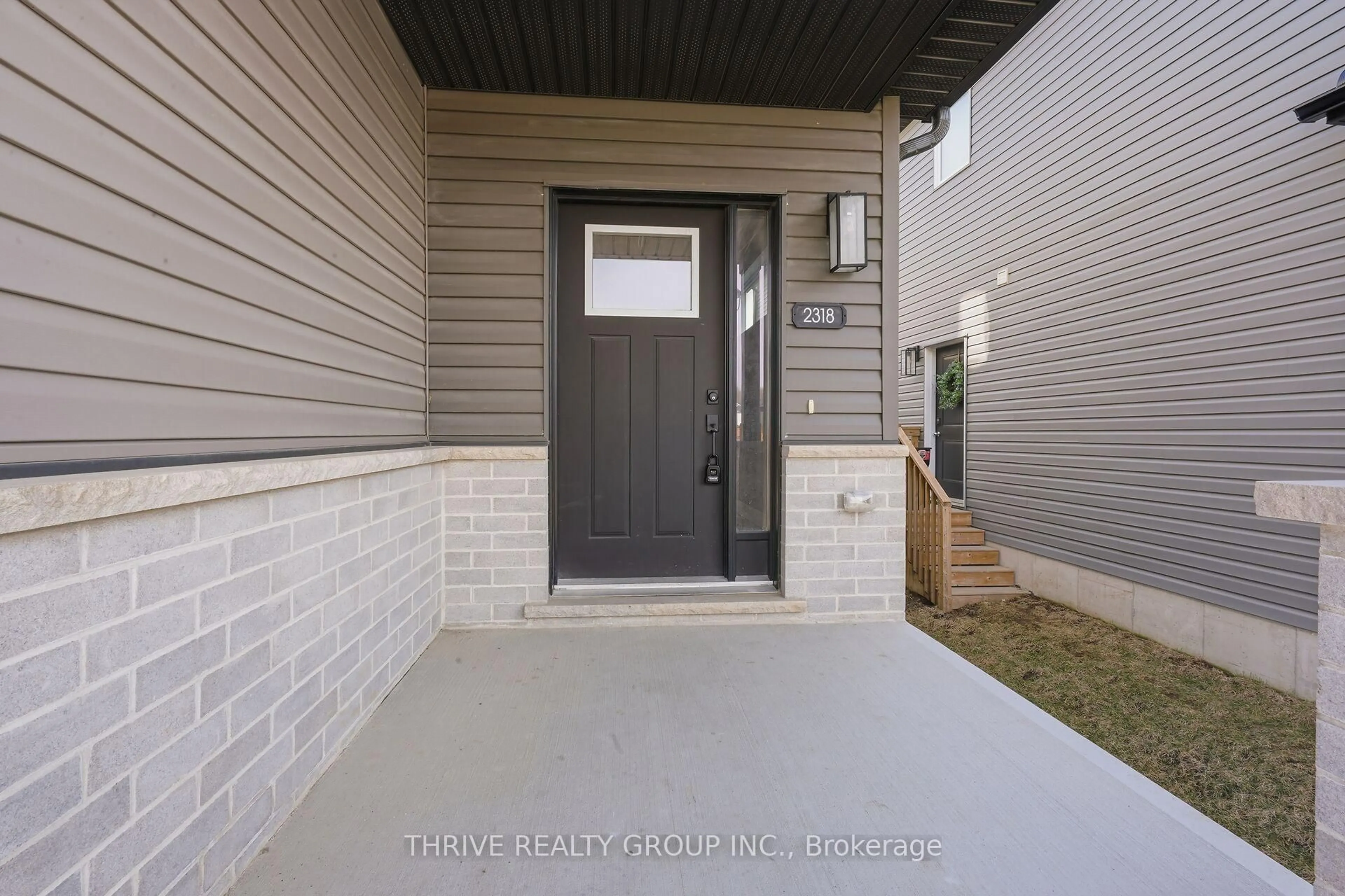 Indoor entryway for 2318 JORDAN Blvd, London North Ontario N6G 3R5