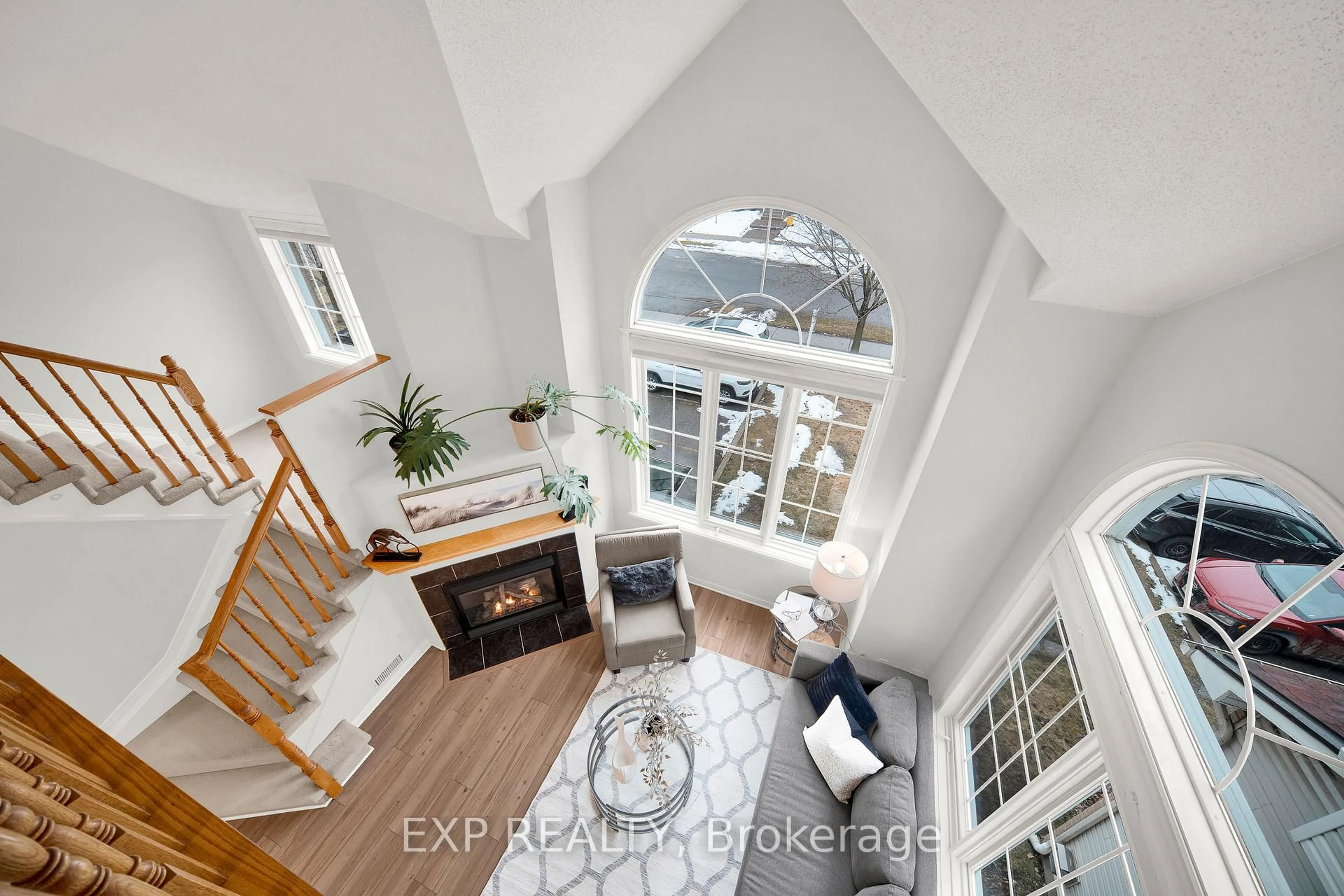 Indoor entryway for 4481 Harper Ave, Ottawa Ontario K1J 1C9